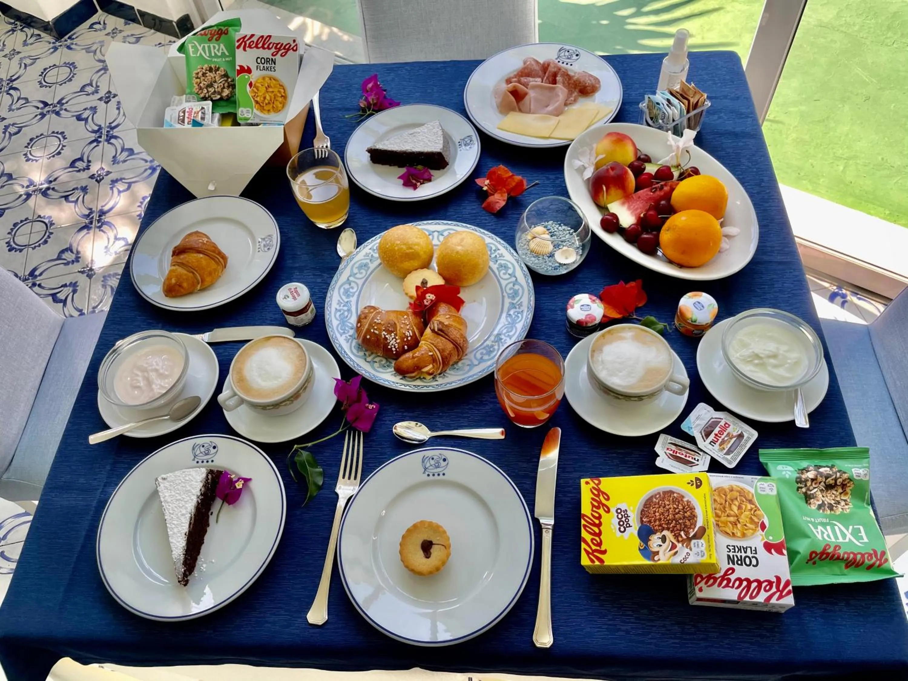 Breakfast in Hotel La Scogliera