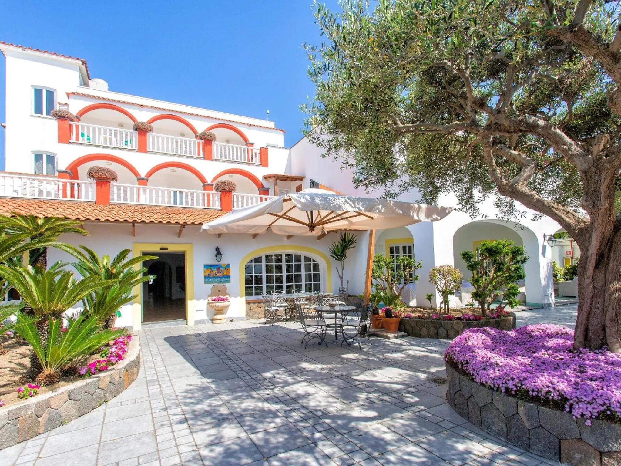 Patio in Hotel La Scogliera