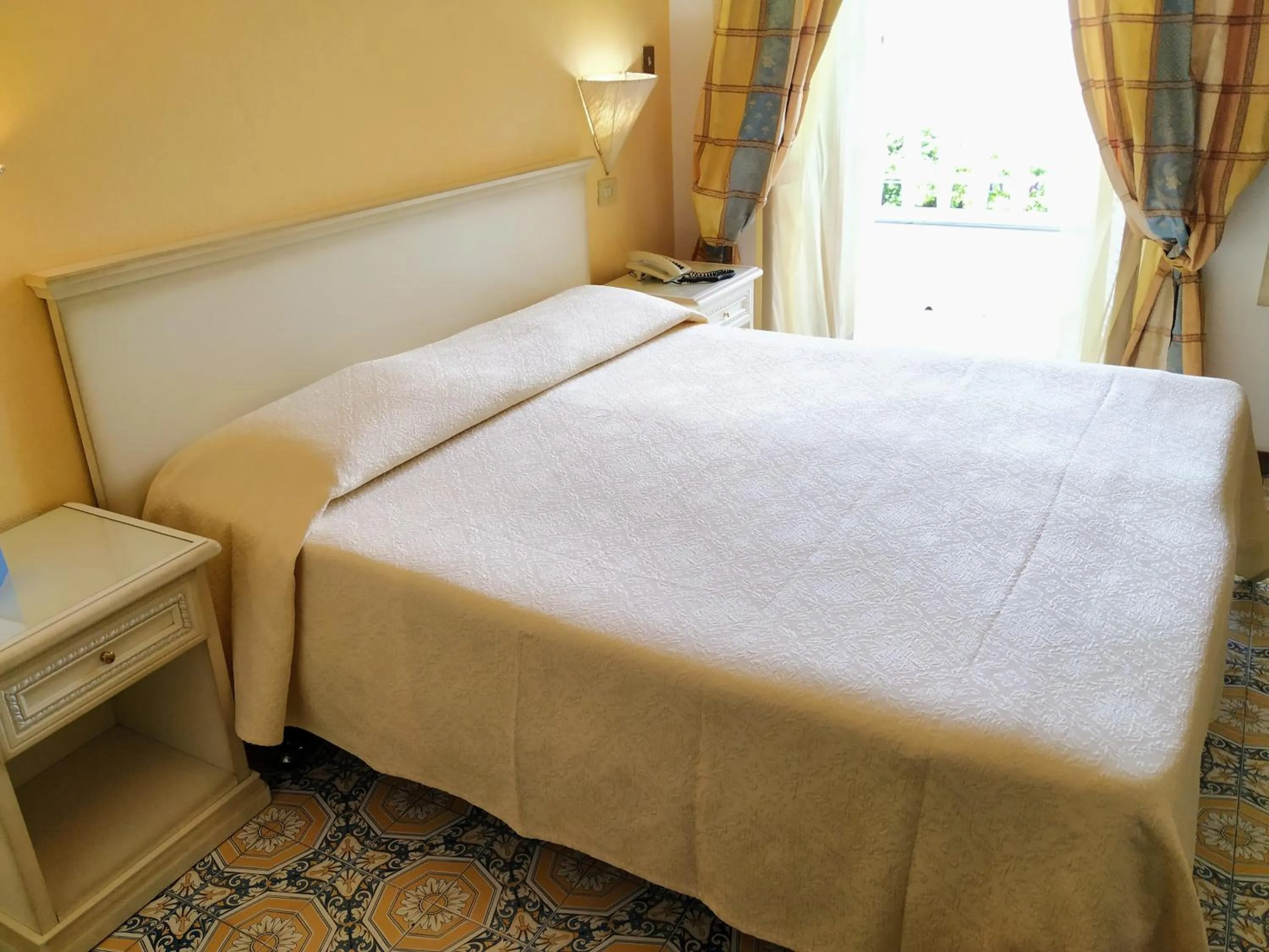 Photo of the whole room, Bed in Hotel La Scogliera