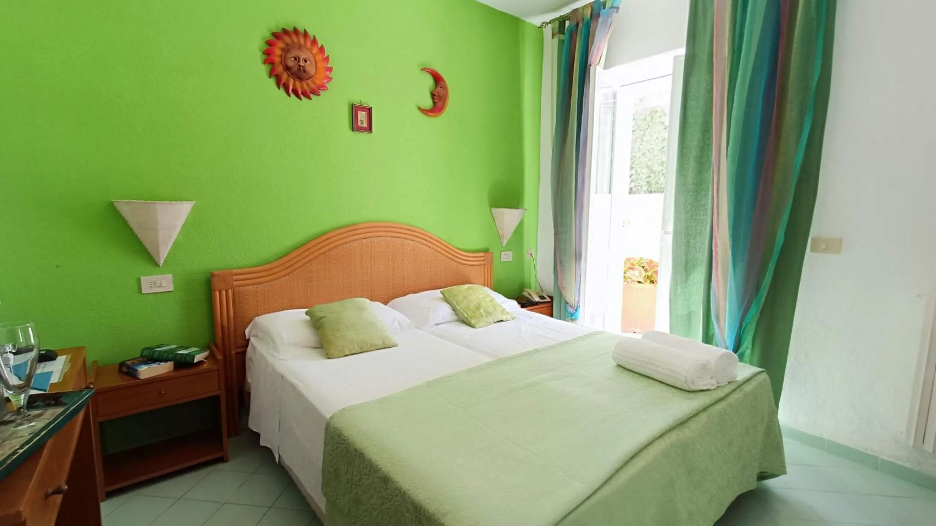 Photo of the whole room, Bed in Hotel La Scogliera