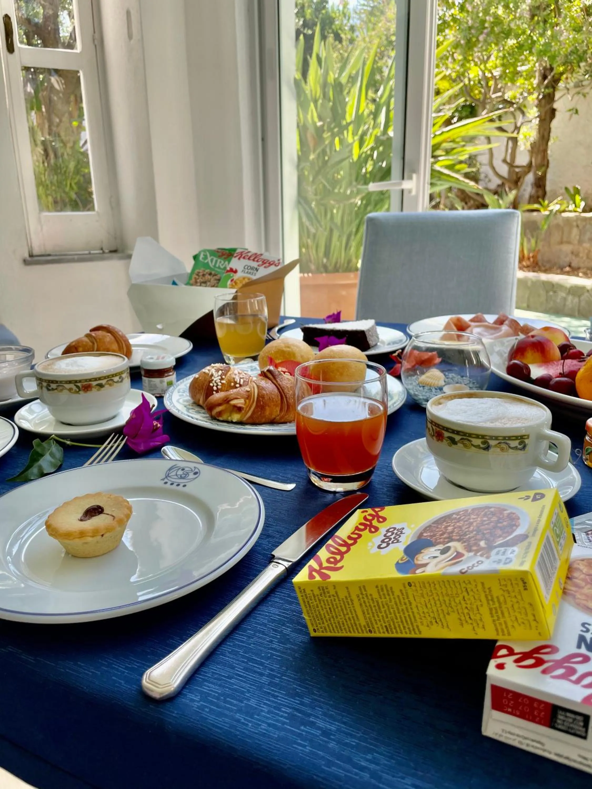 Breakfast in Hotel La Scogliera