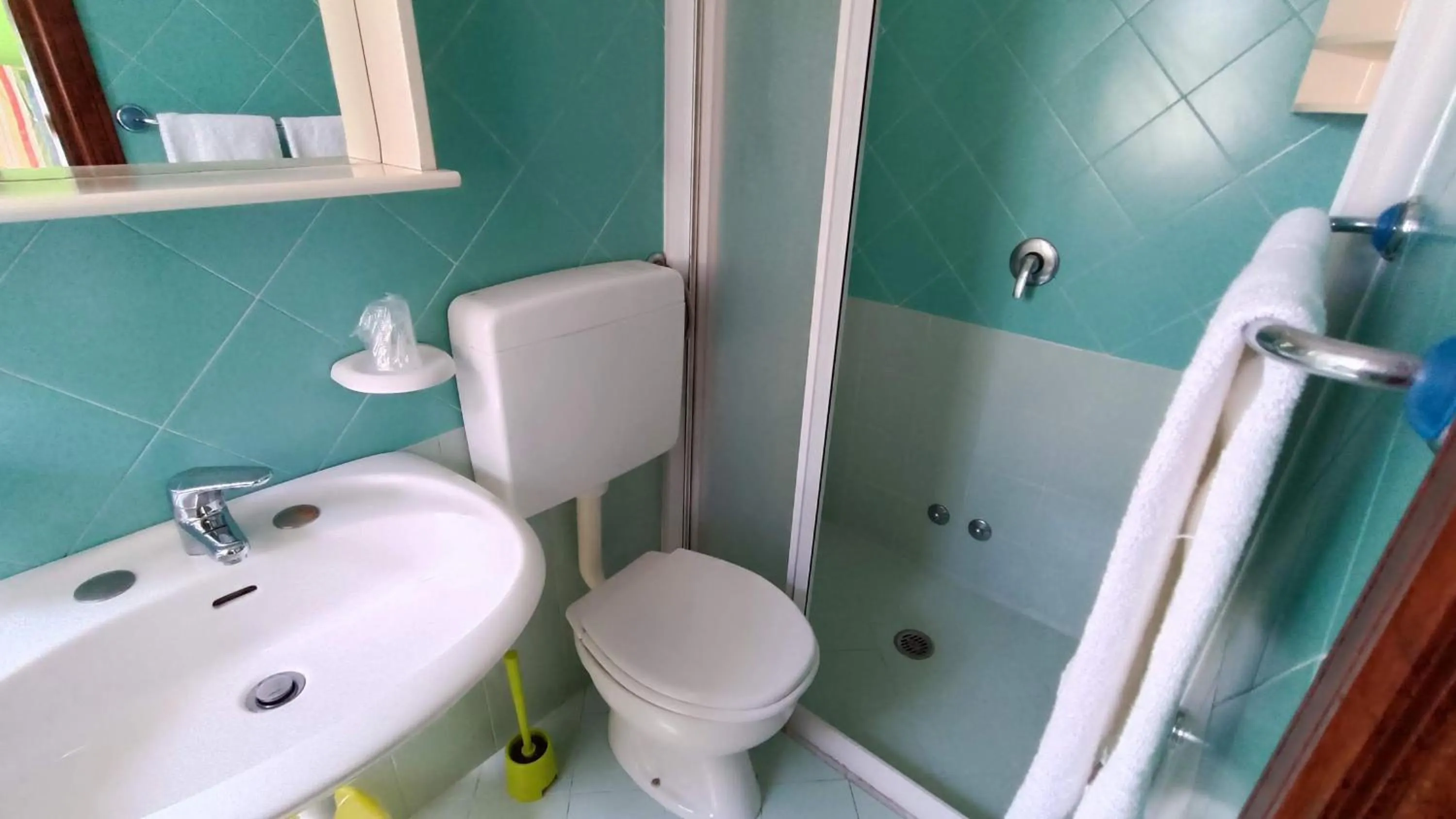 Shower in Hotel La Scogliera