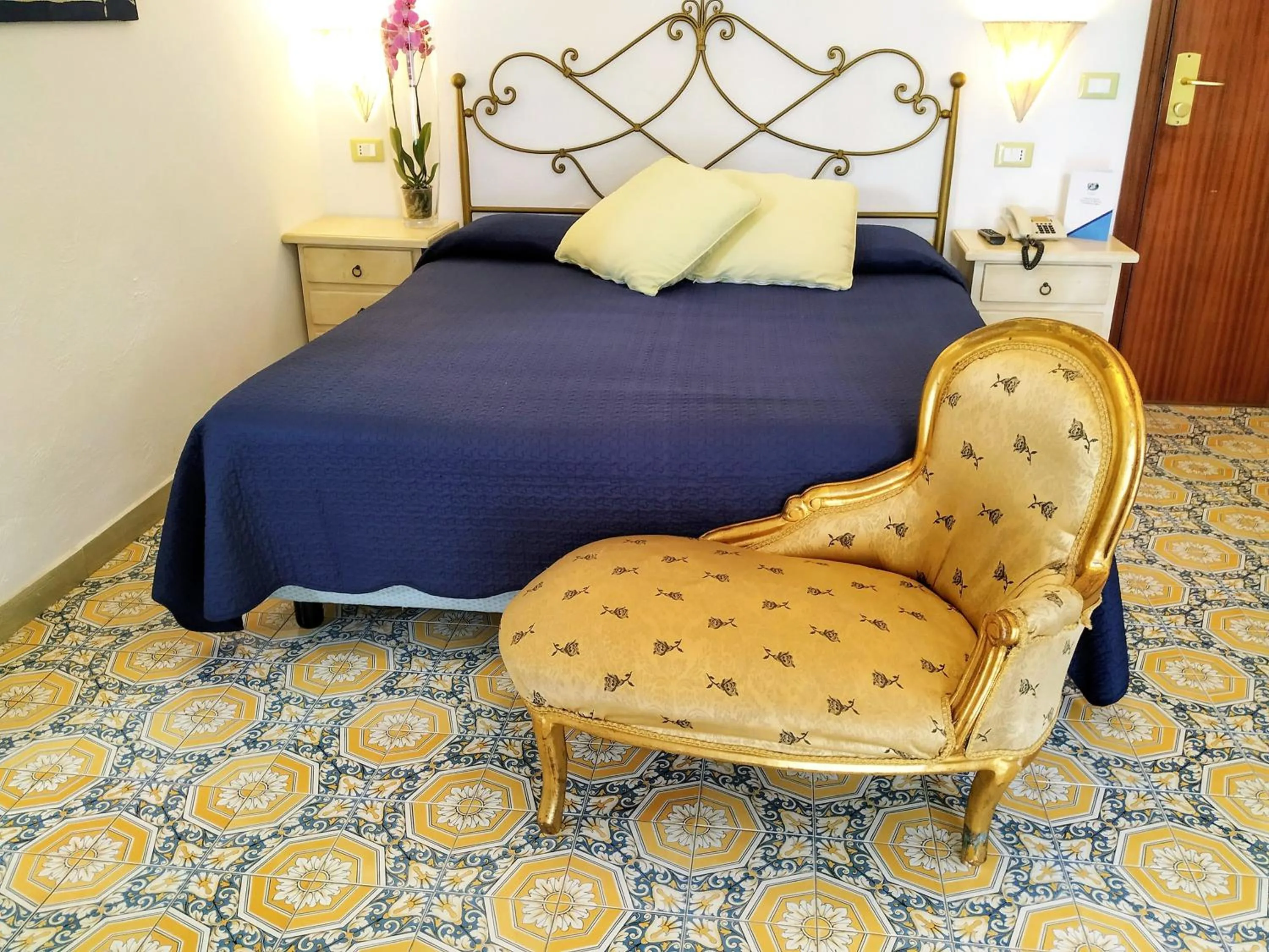 Photo of the whole room, Bed in Hotel La Scogliera