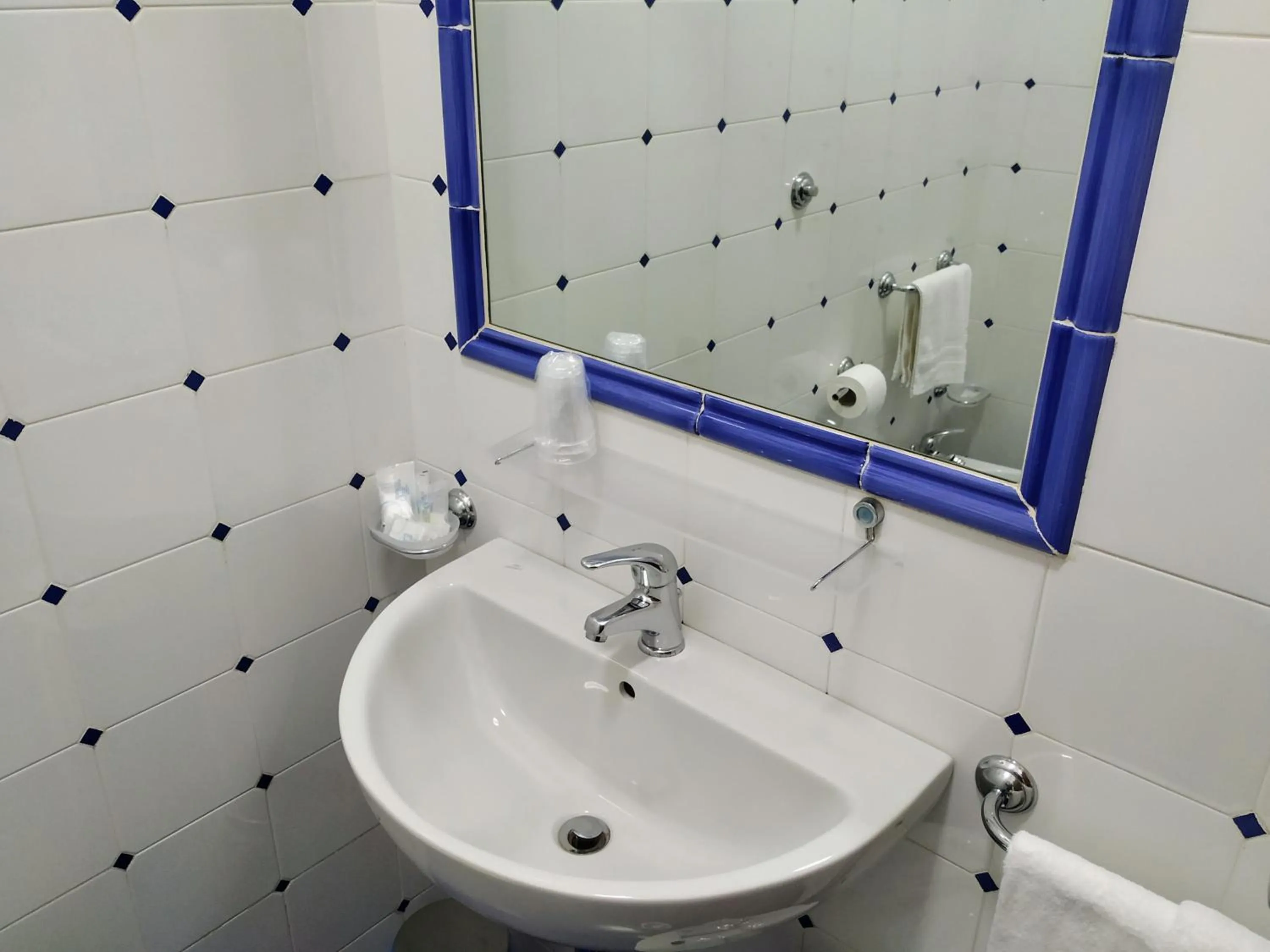 Bathroom in Hotel La Scogliera