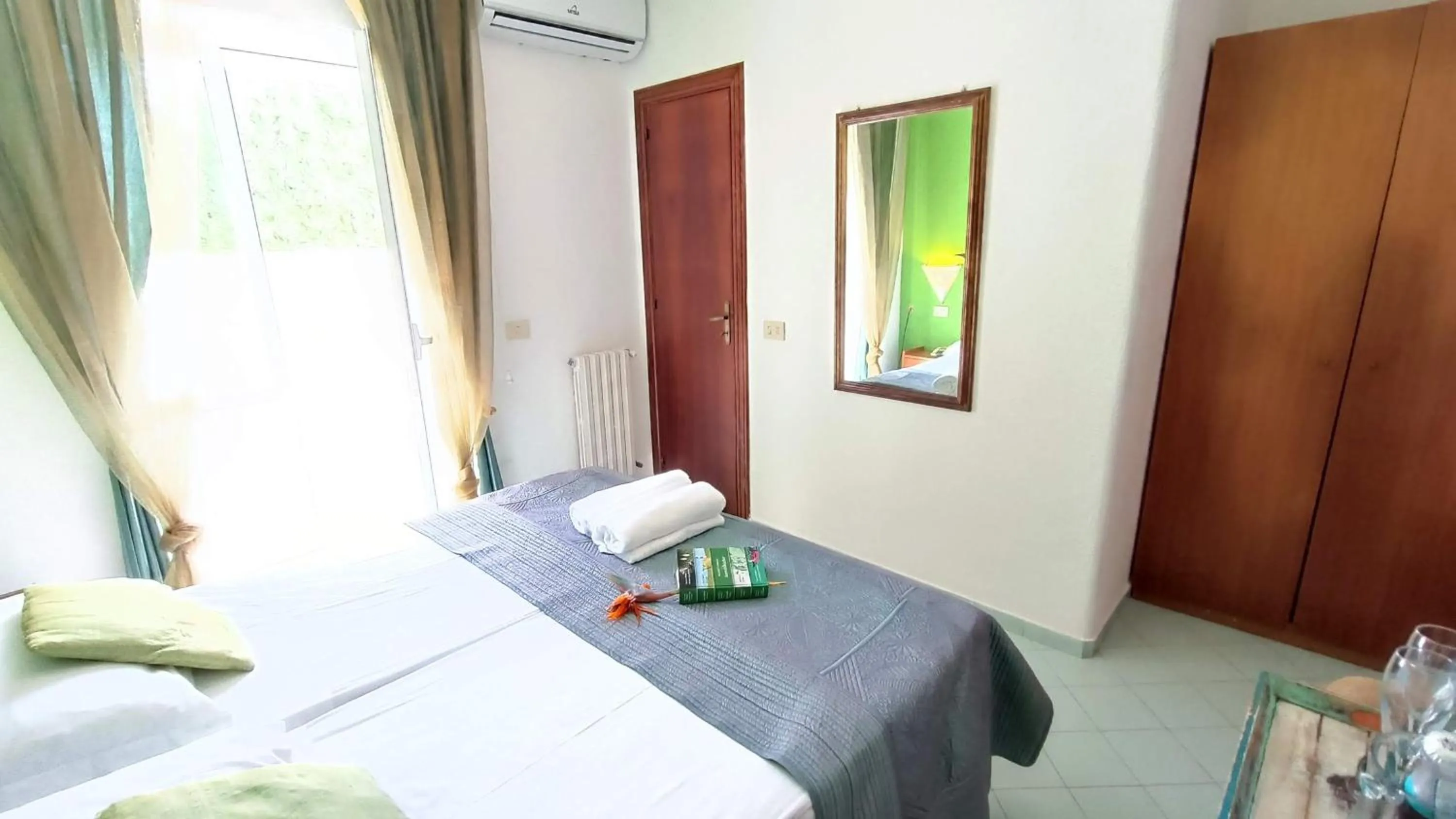 Bed in Hotel La Scogliera