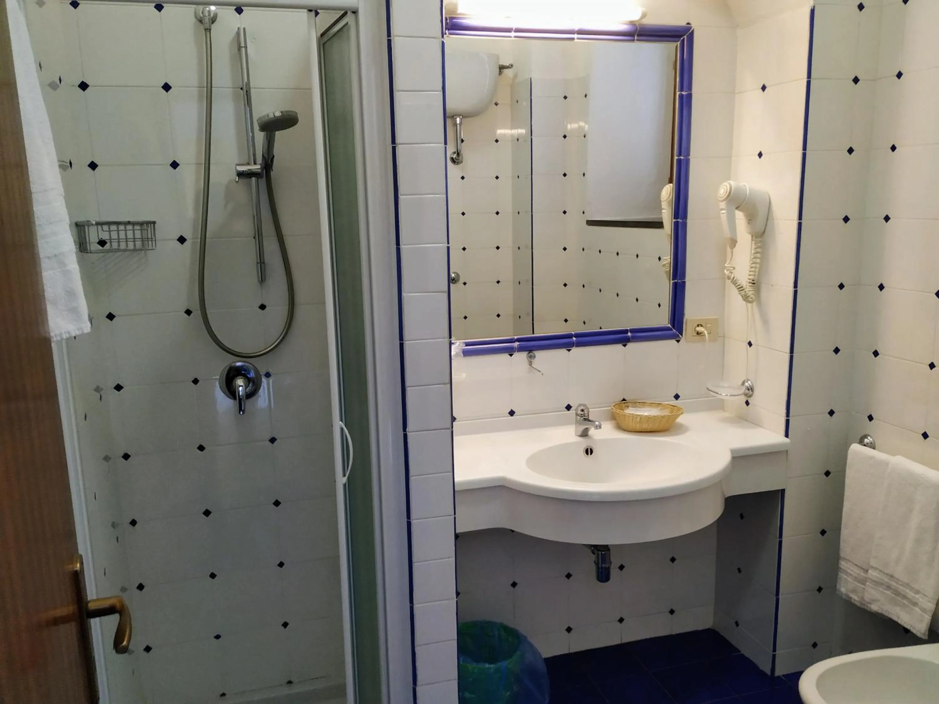 Bathroom in Hotel La Scogliera