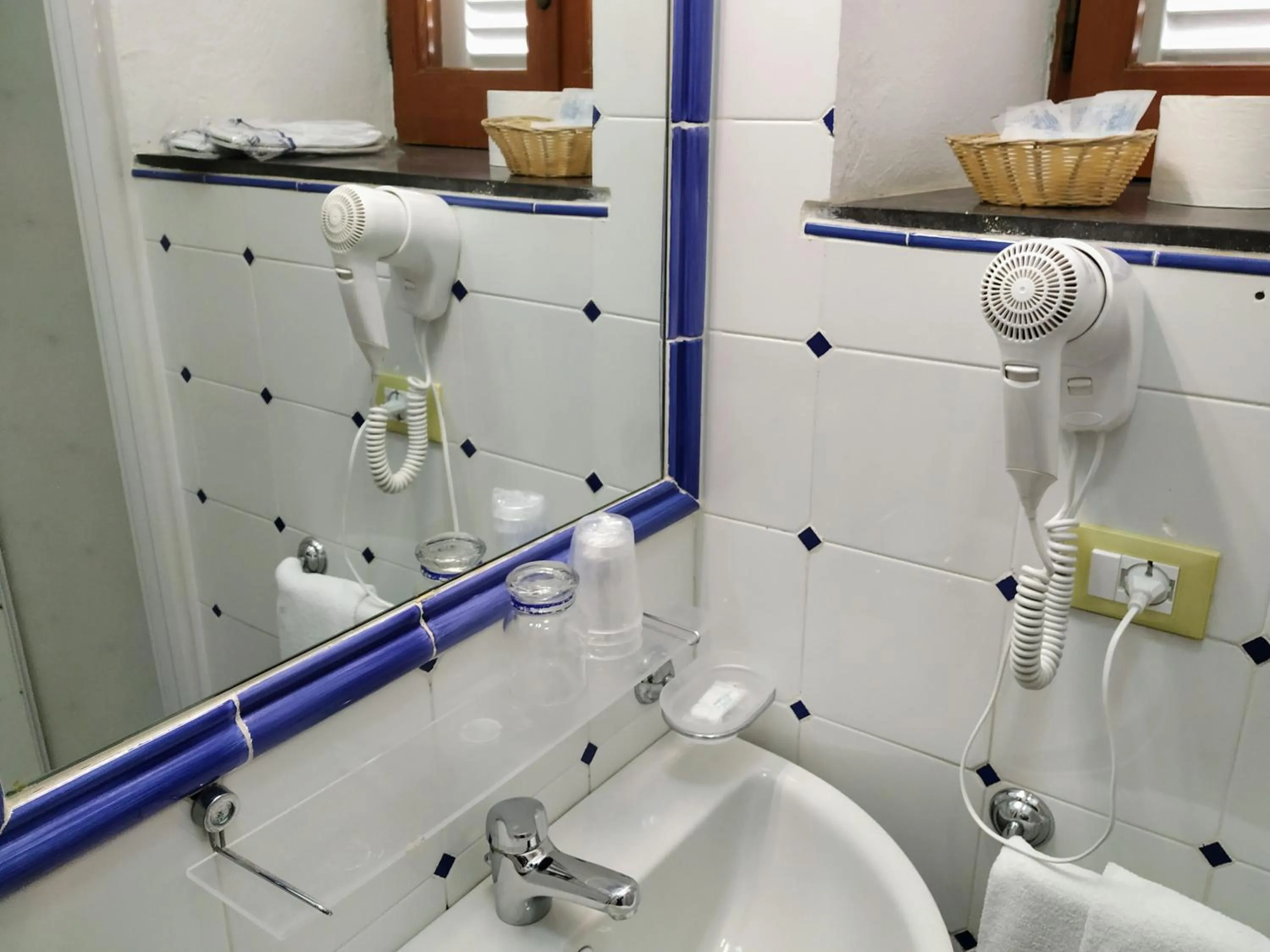 Bathroom in Hotel La Scogliera