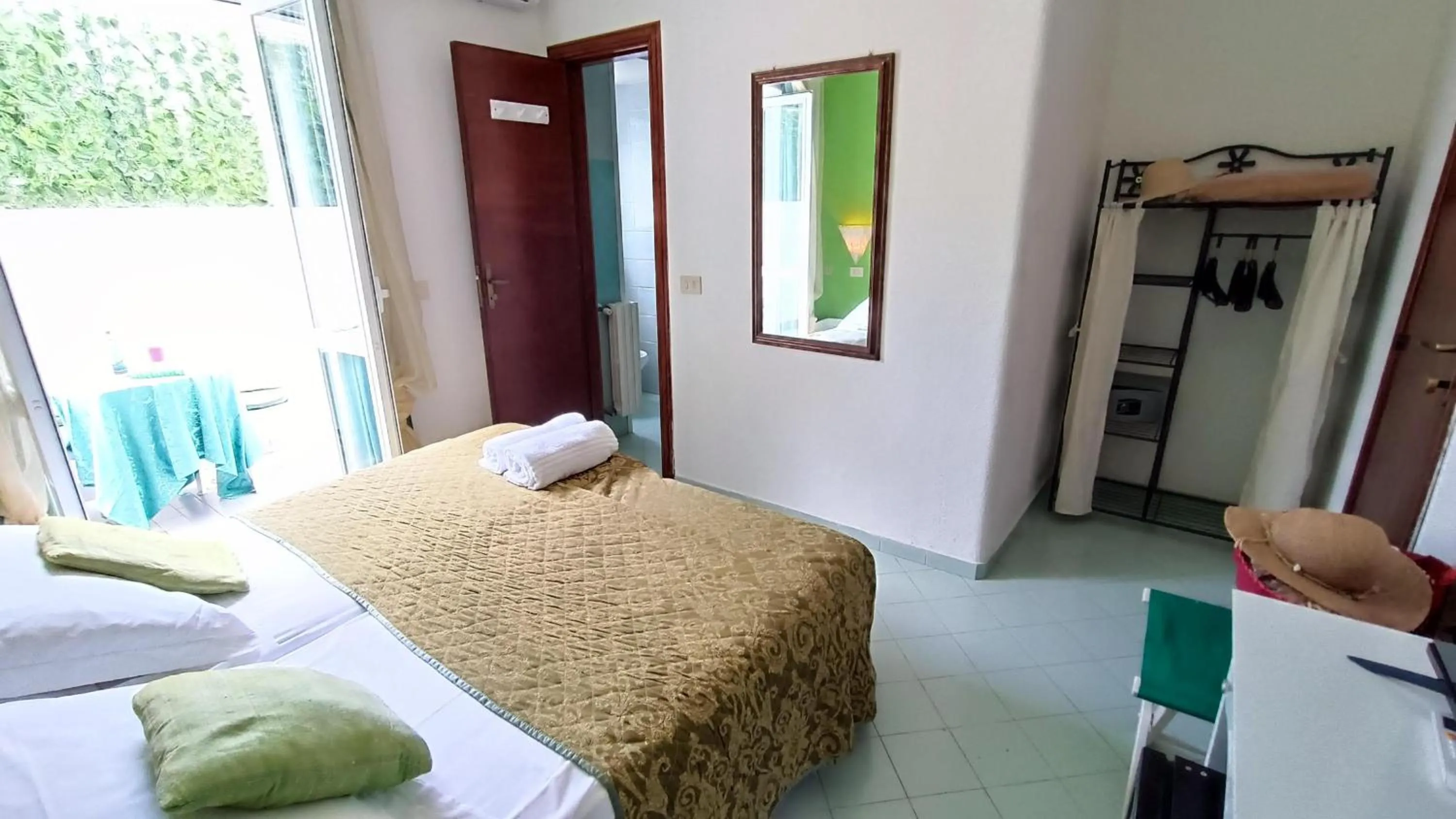 Photo of the whole room, Bed in Hotel La Scogliera