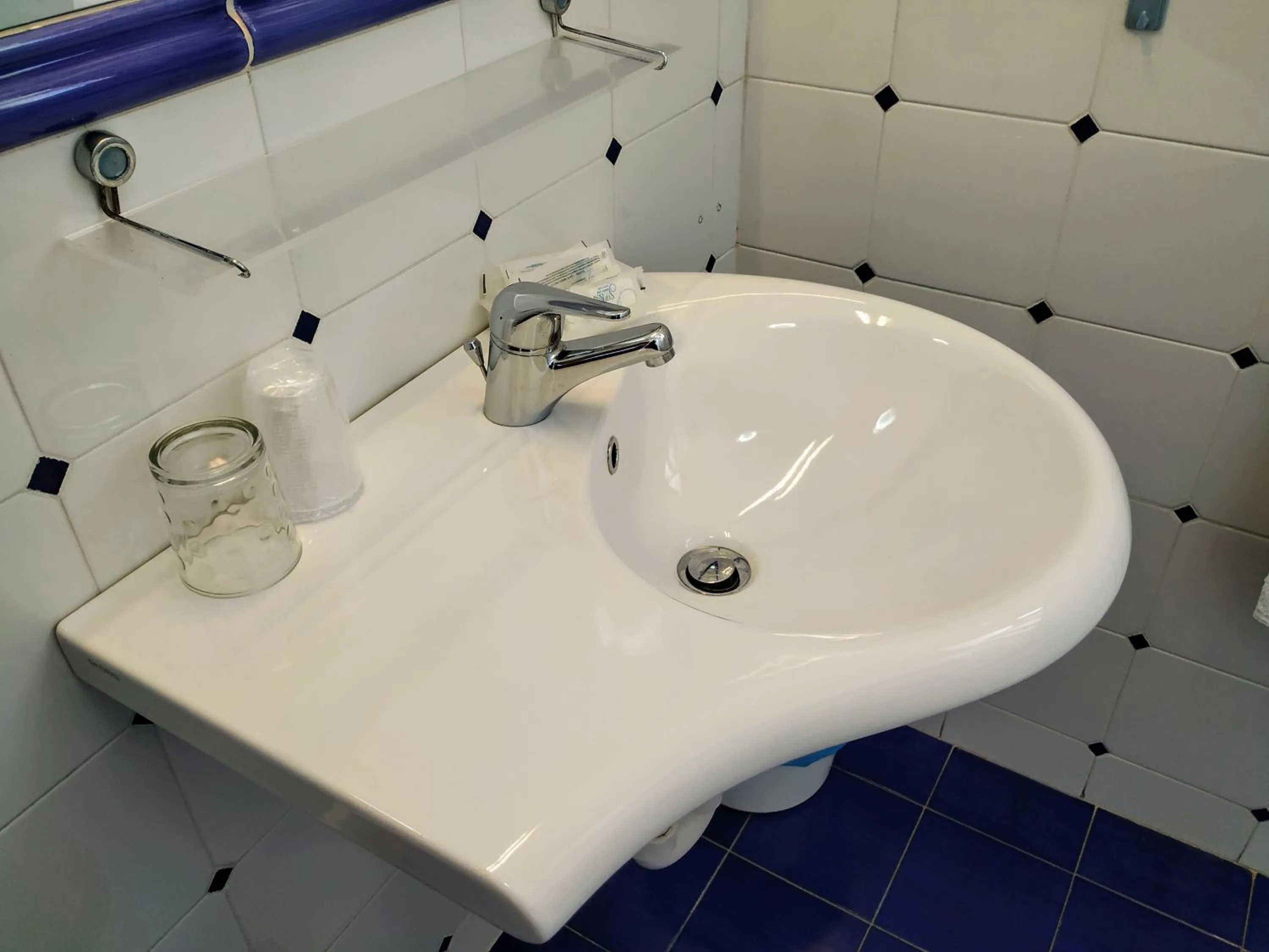 Bathroom in Hotel La Scogliera