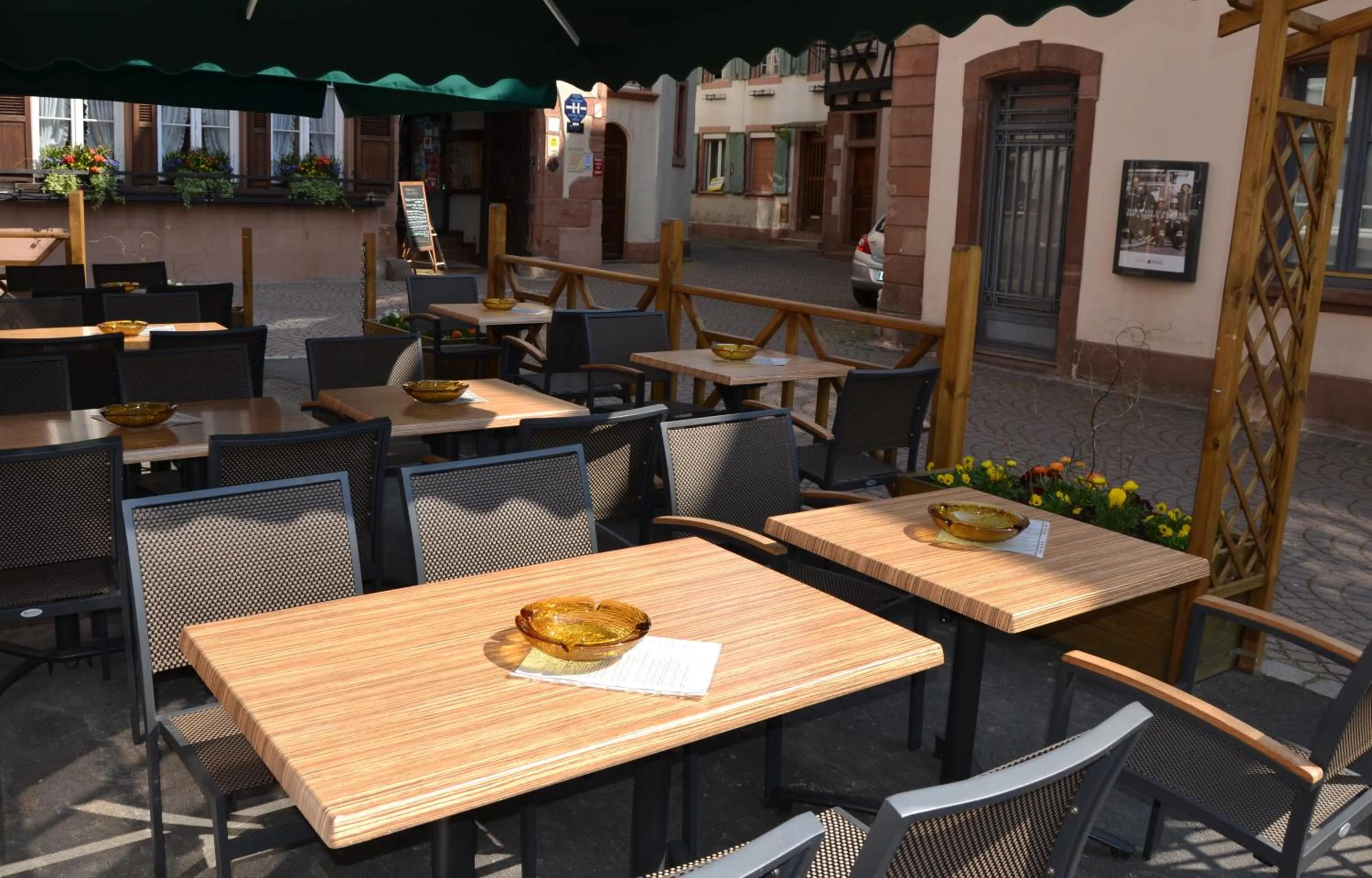 Patio in Hostellerie au Cygne