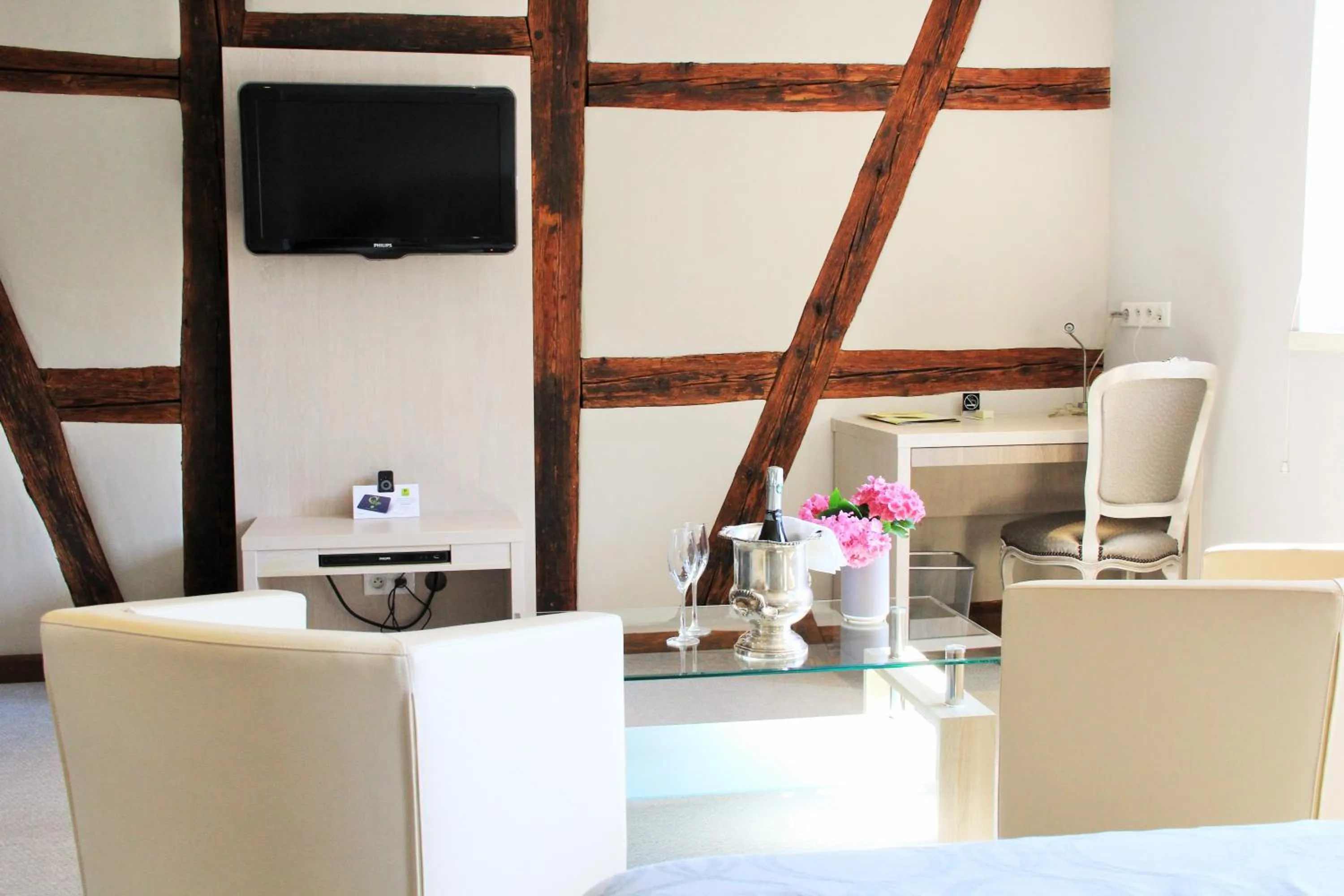 Bedroom in Hostellerie au Cygne