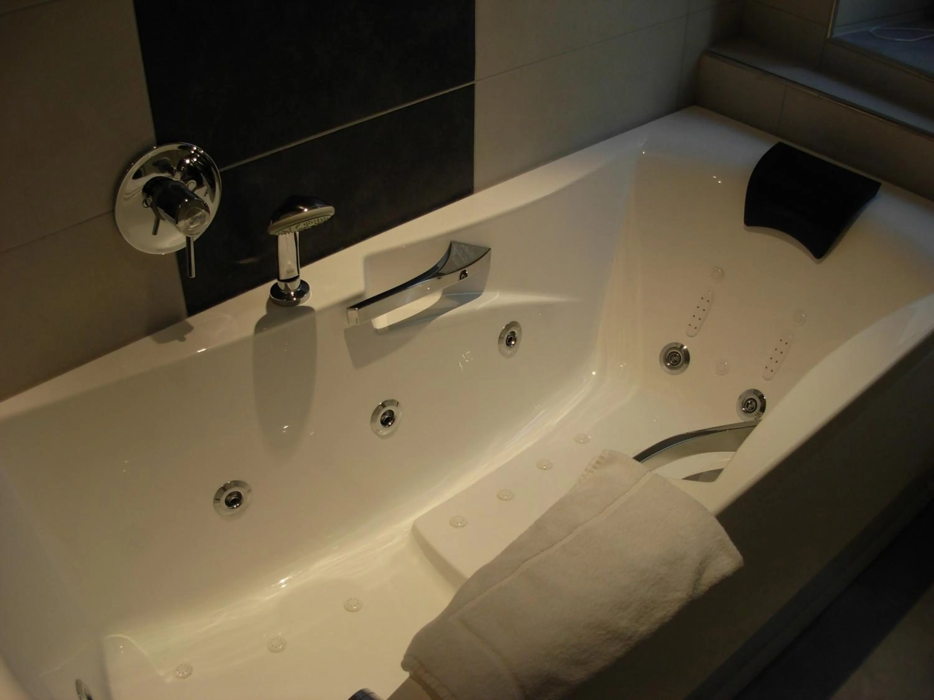 Hot Tub in Hostellerie au Cygne