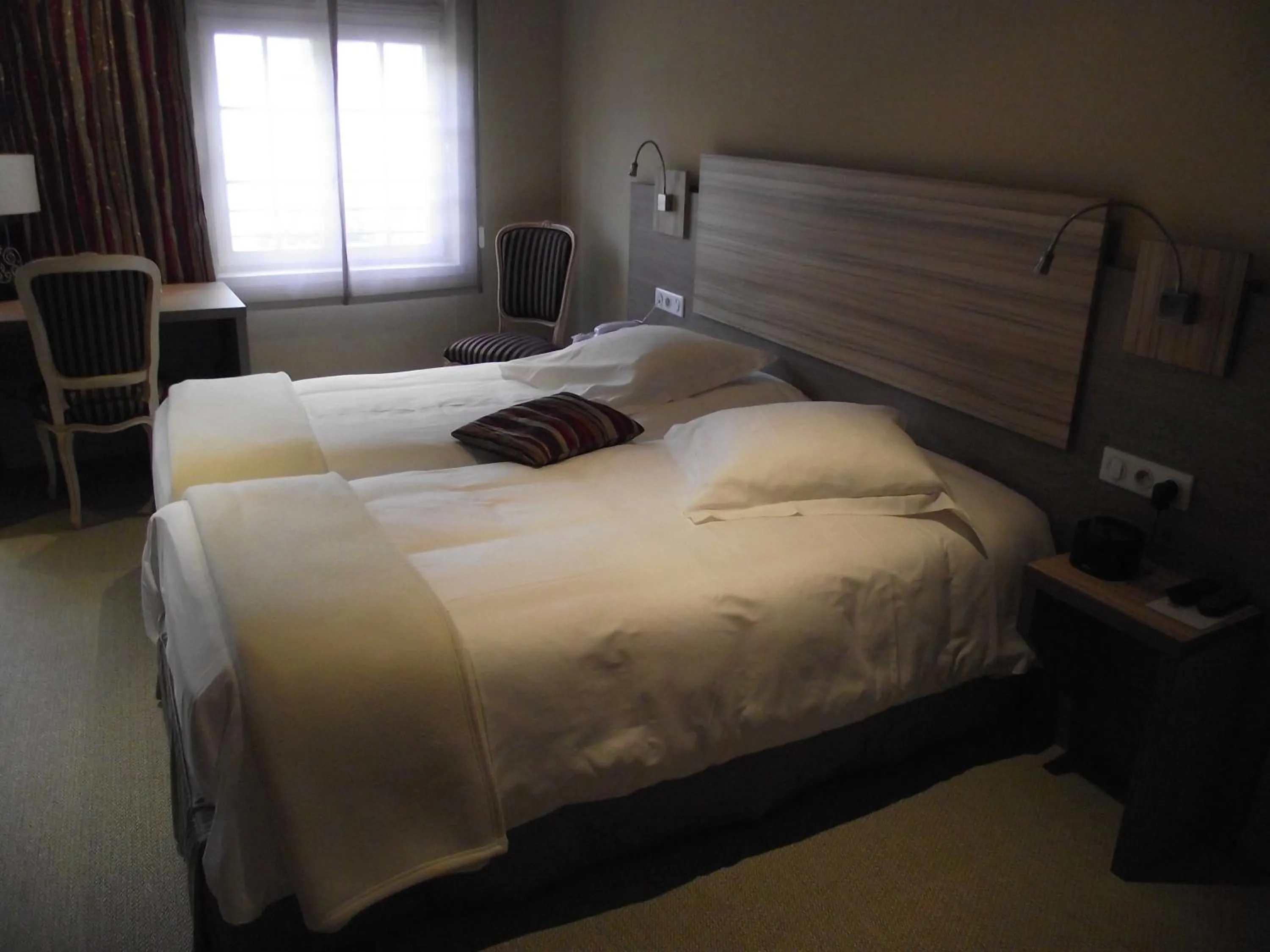 Photo of the whole room in Hostellerie au Cygne