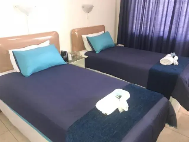 Twin Room with Shared Bathroom in Concord Christian Guesthouse Twin Room with Shared Bathroom in Concord Christian Guesthouse