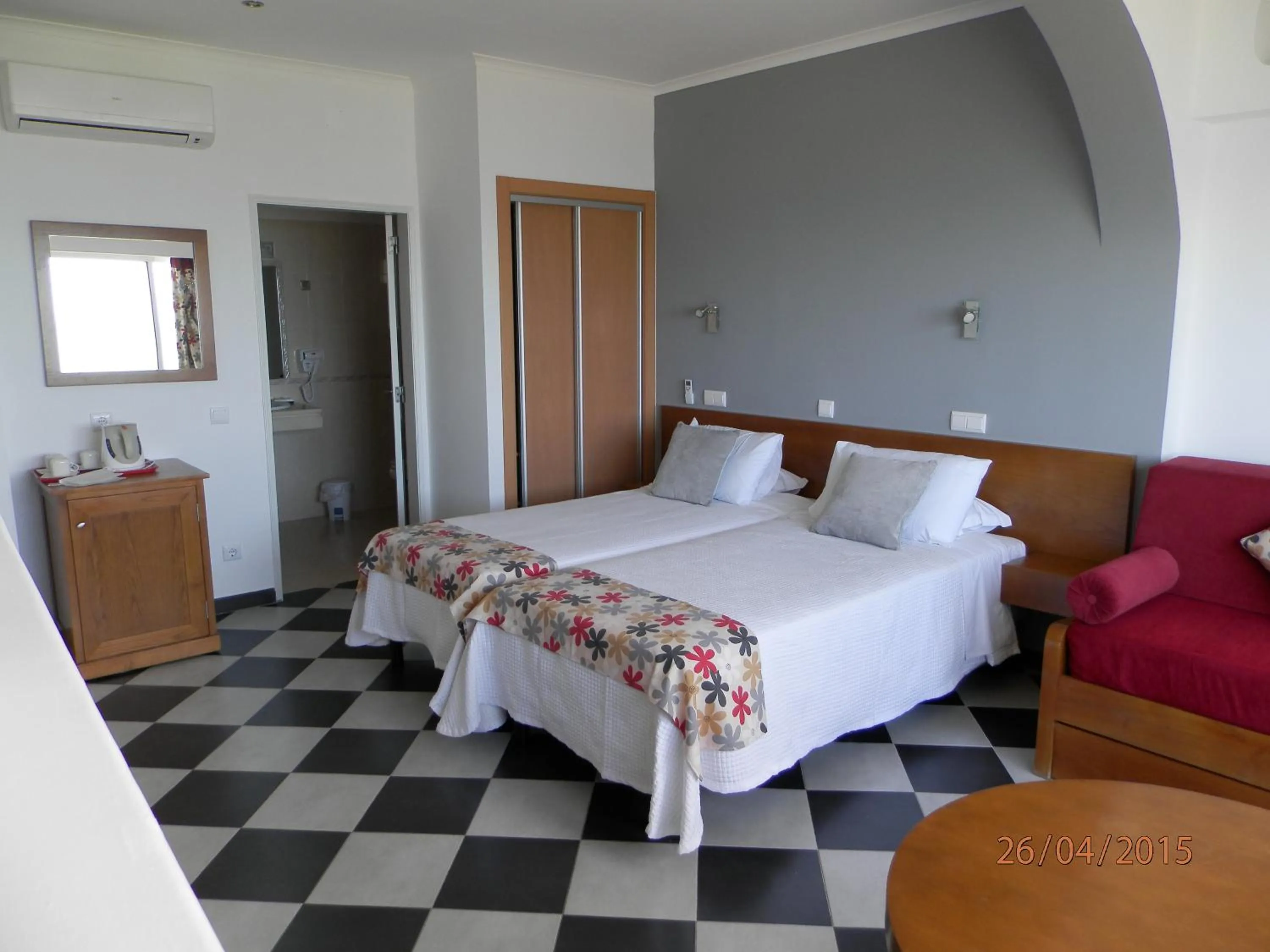 Bedroom, Bed in Frentomar