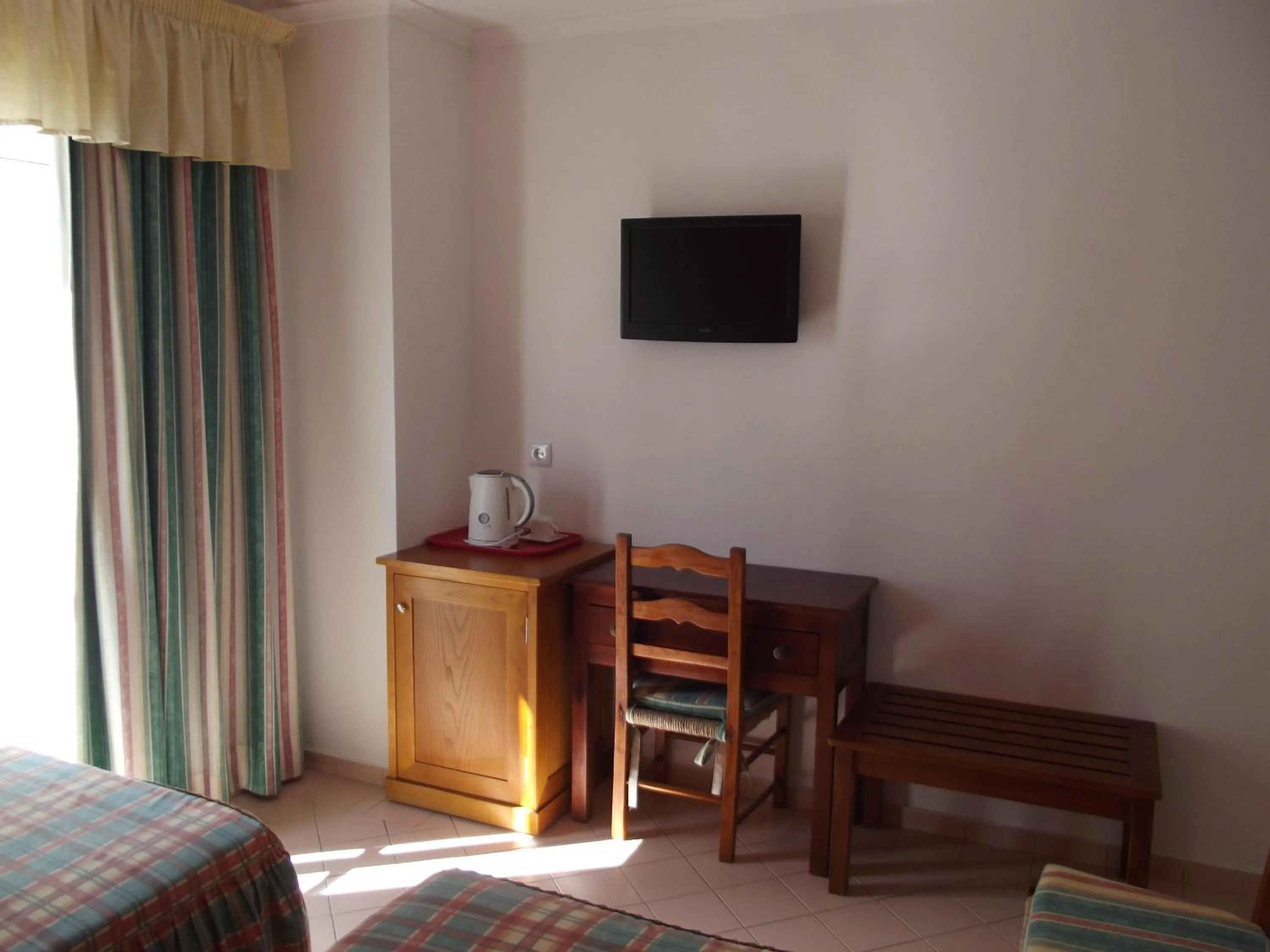 Bedroom, Bed in Frentomar