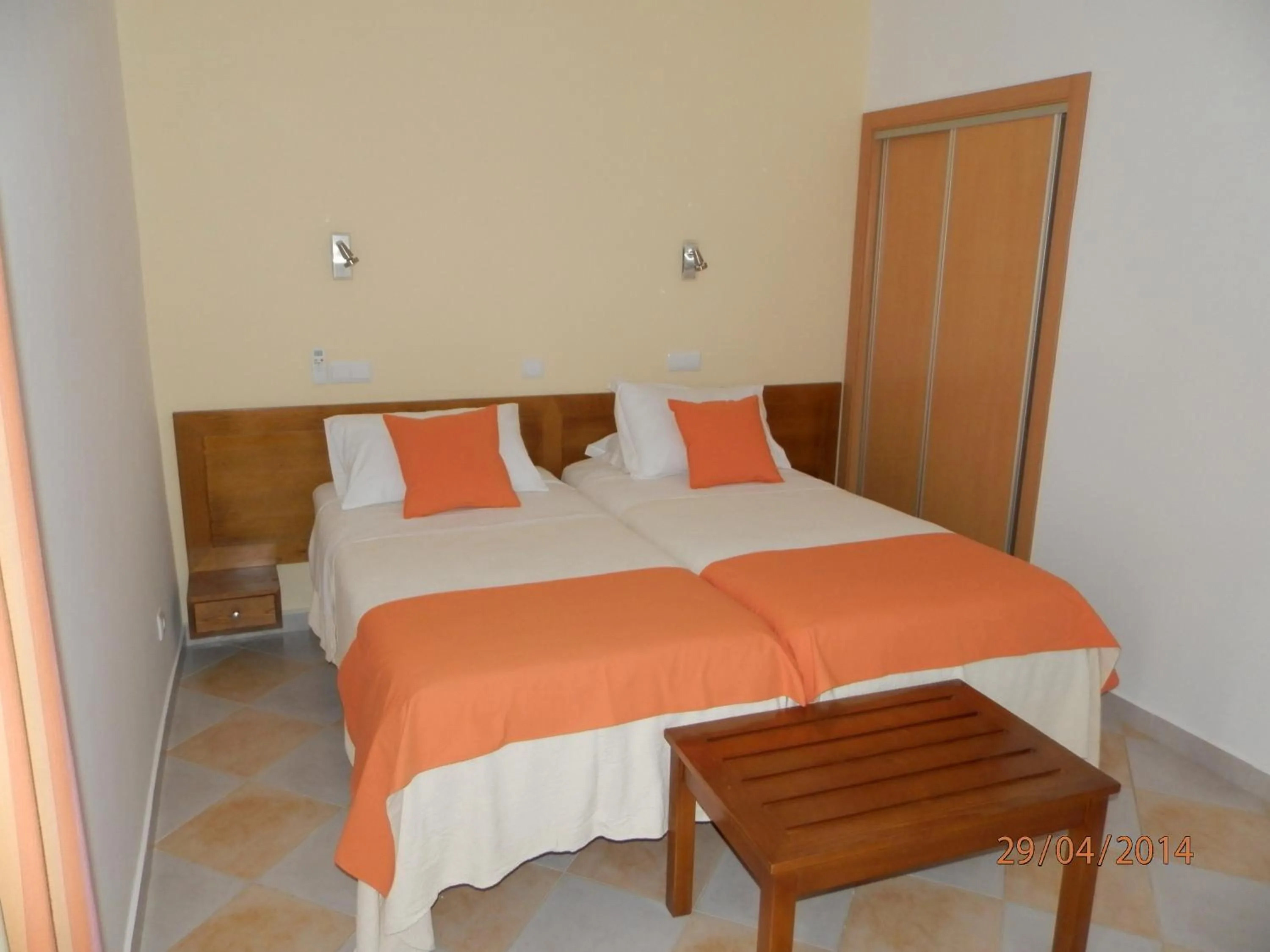 Bedroom, Bed in Frentomar