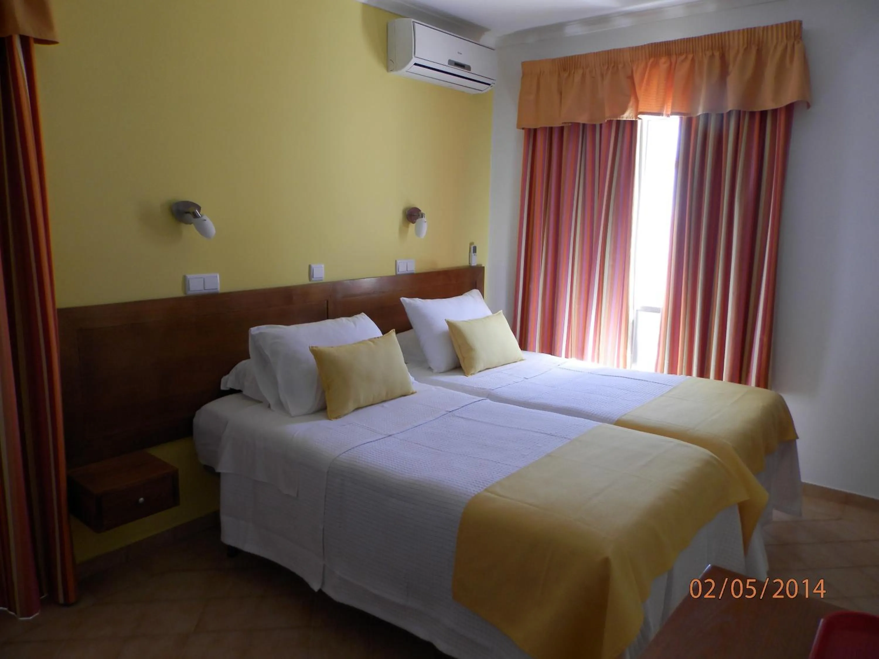 Bedroom, Bed in Frentomar
