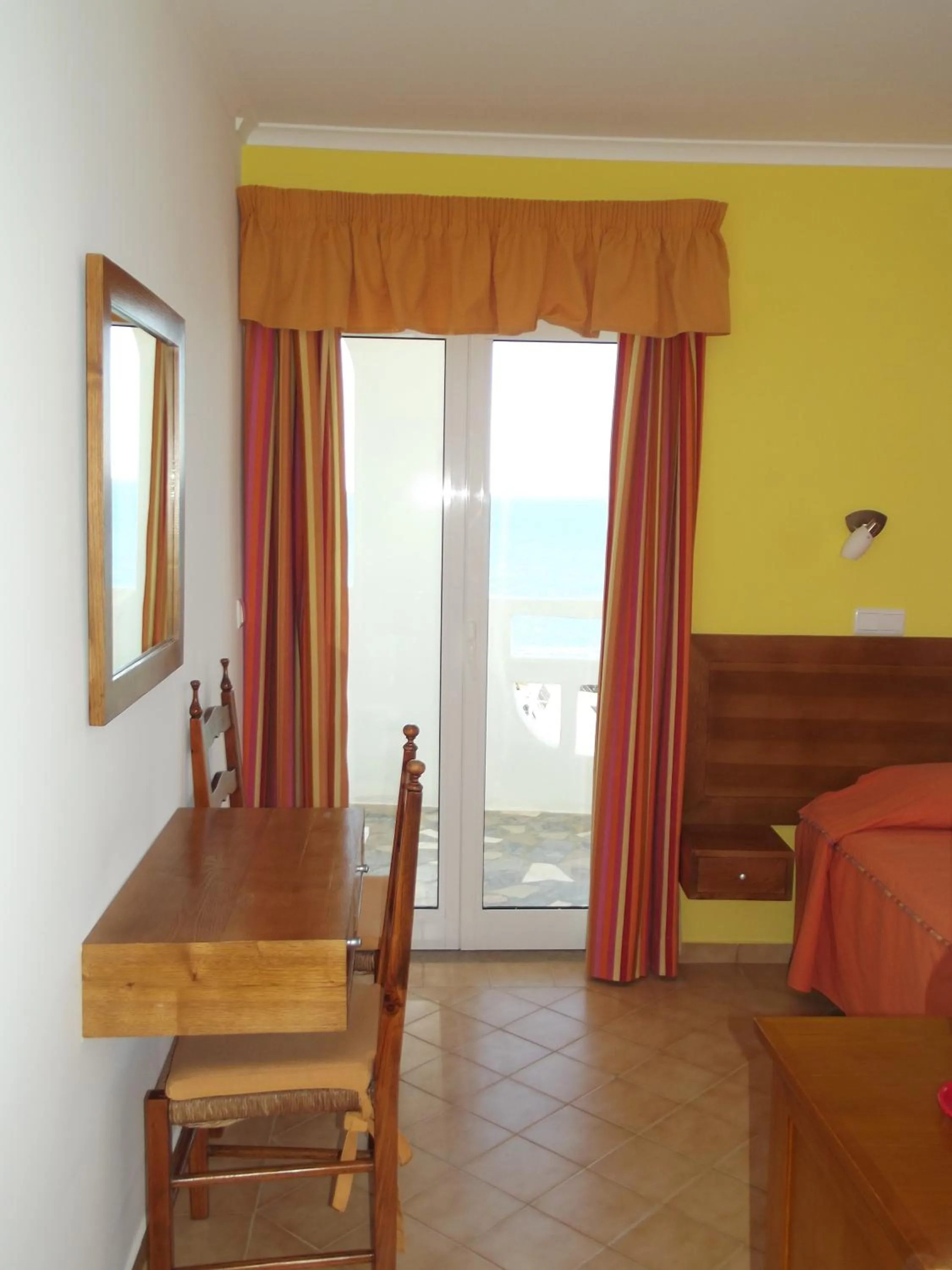 Bedroom, Bed in Frentomar