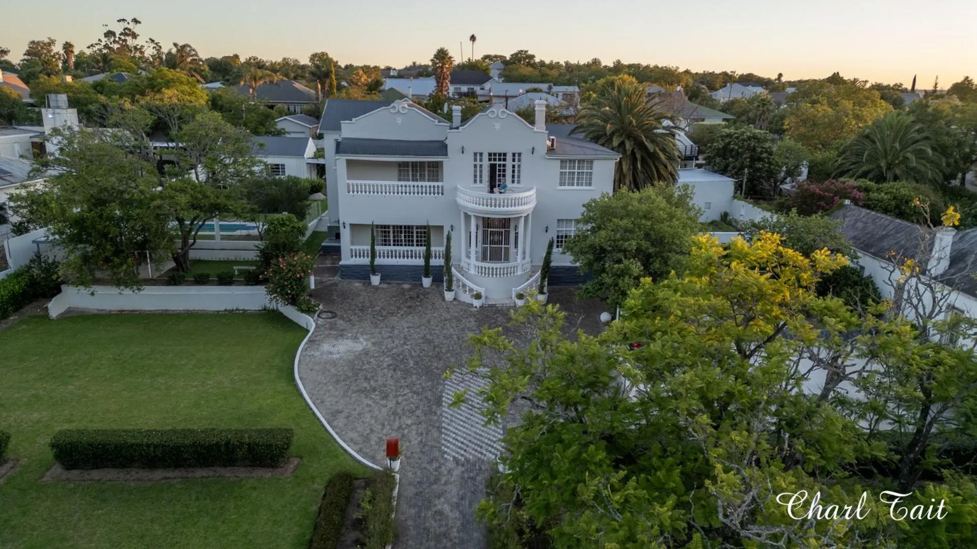 Property building in Herberg Manor