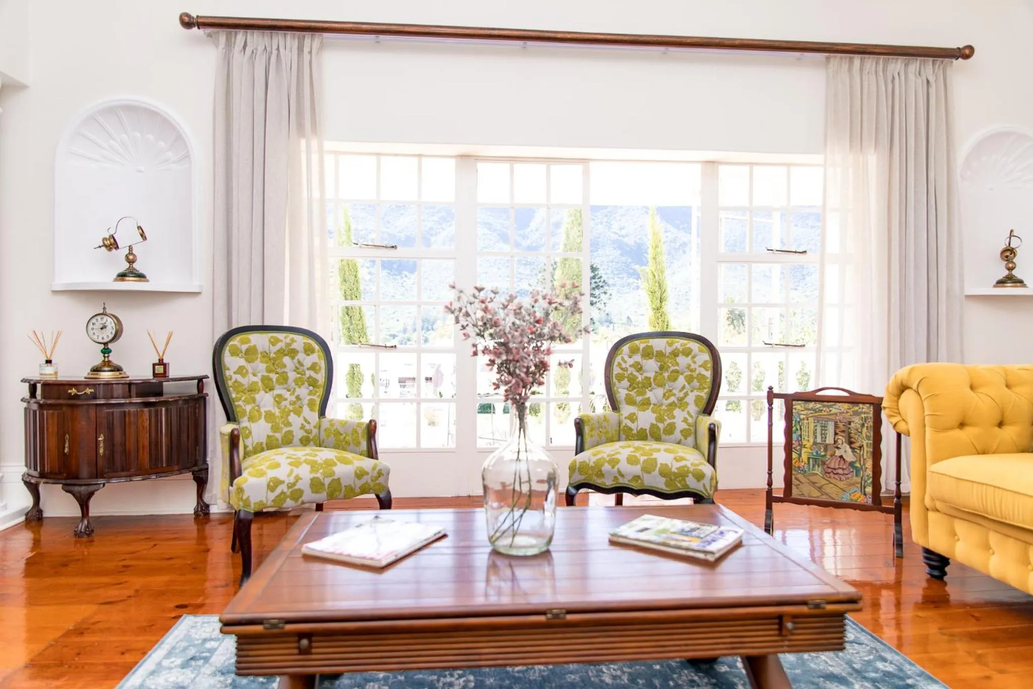 Living room in Herberg Manor