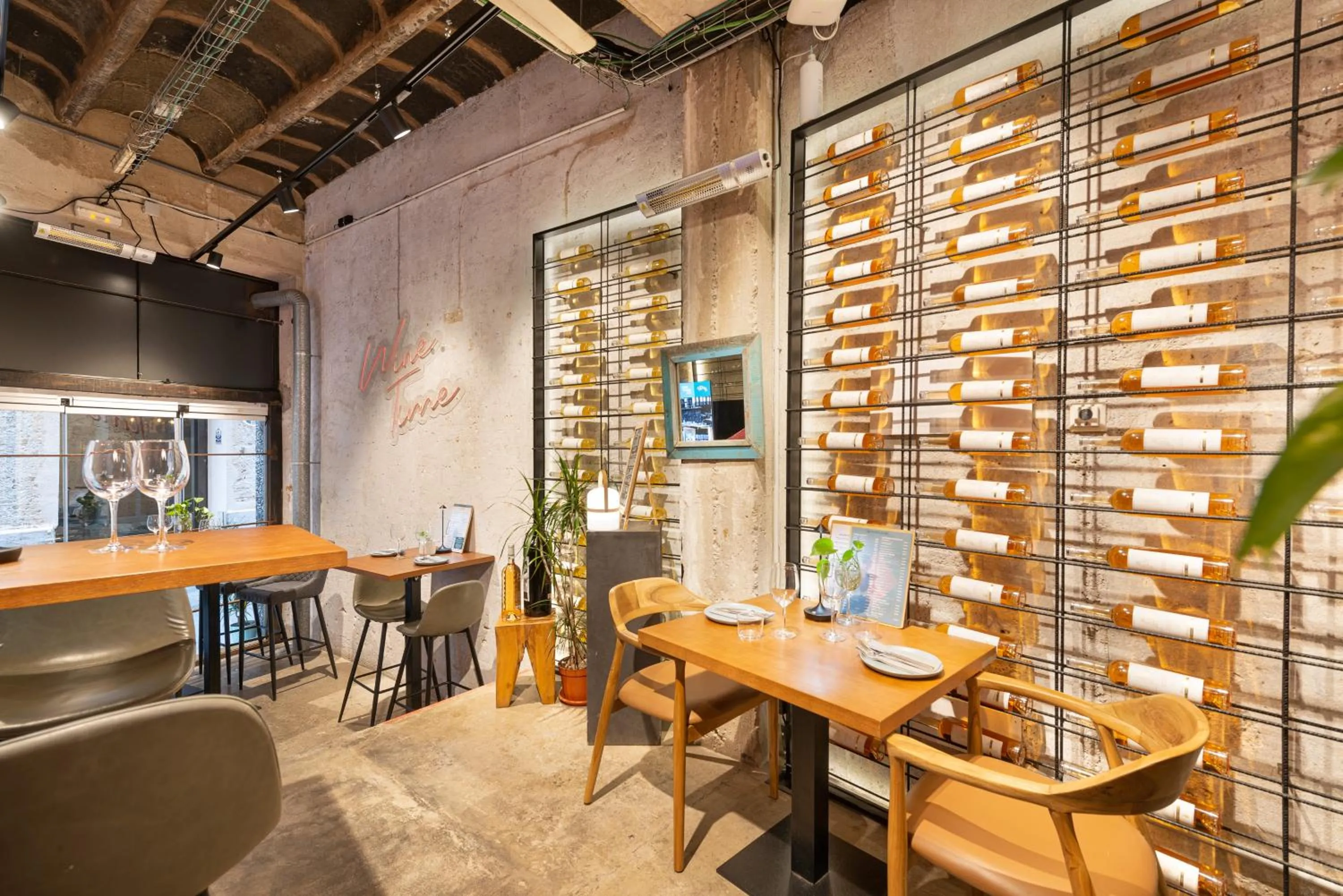 Restaurant/places to eat in Brondo Architect Hotel