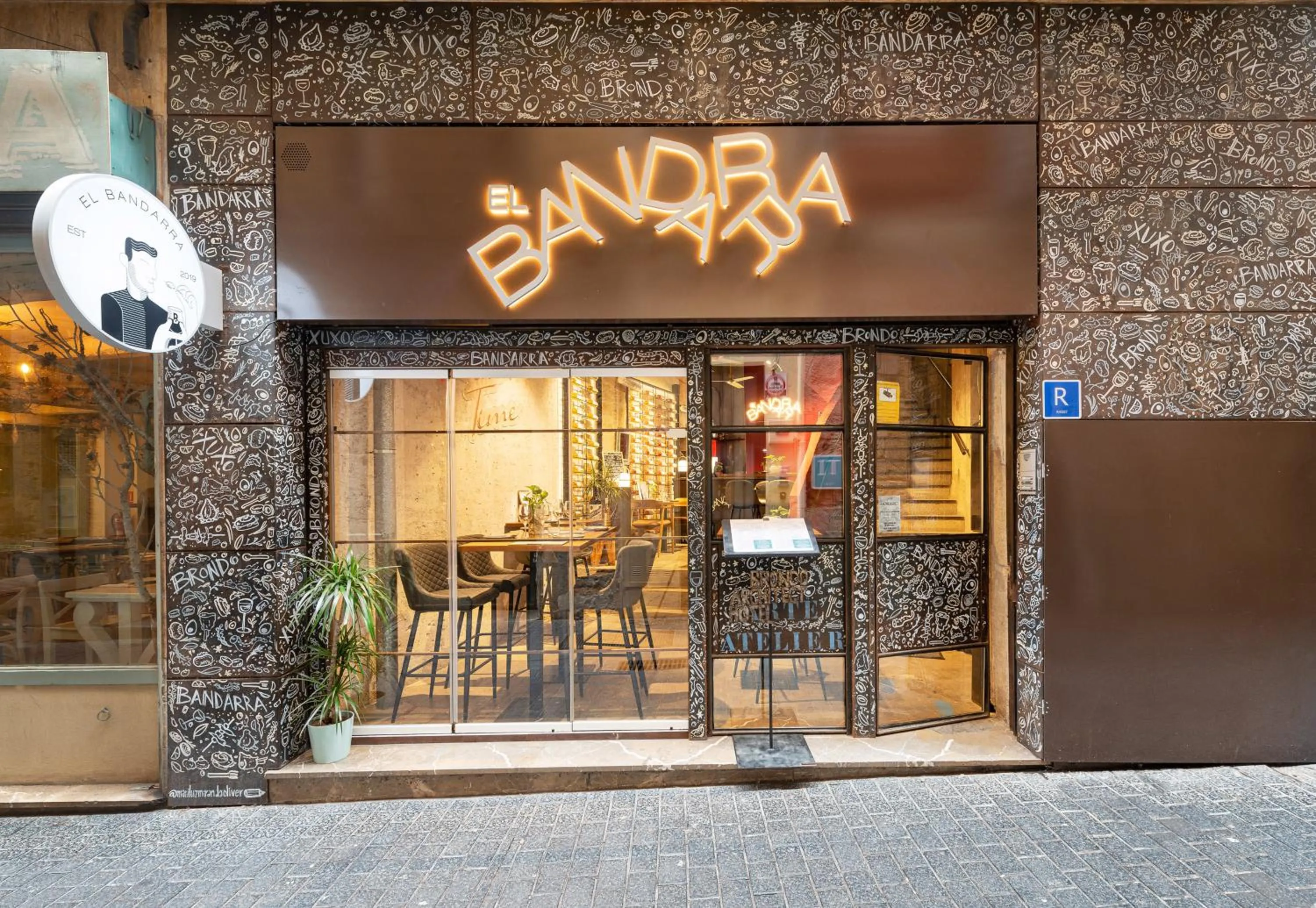 Restaurant/places to eat in Brondo Architect Hotel