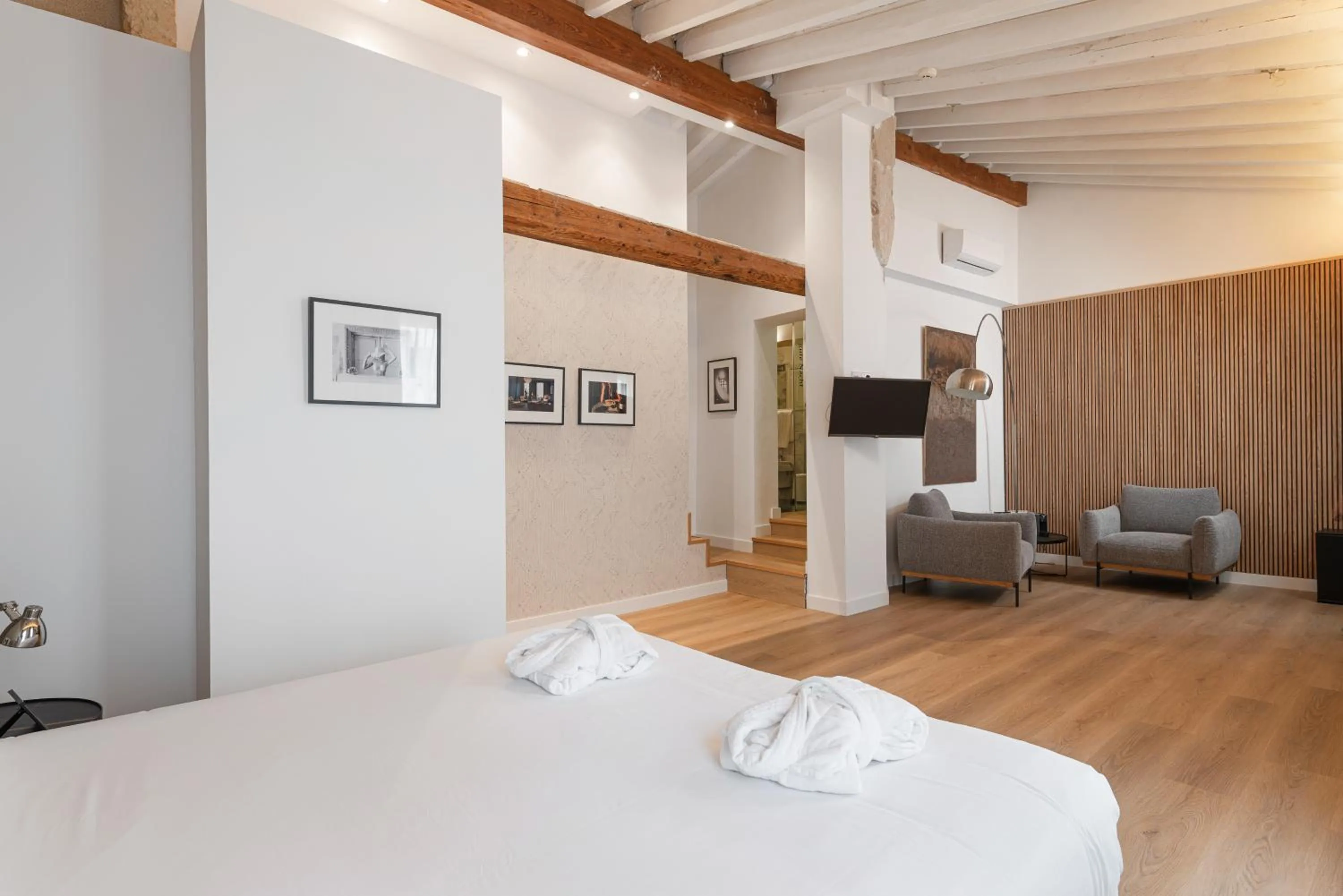 Photo of the whole room, Bed in Brondo Architect Hotel