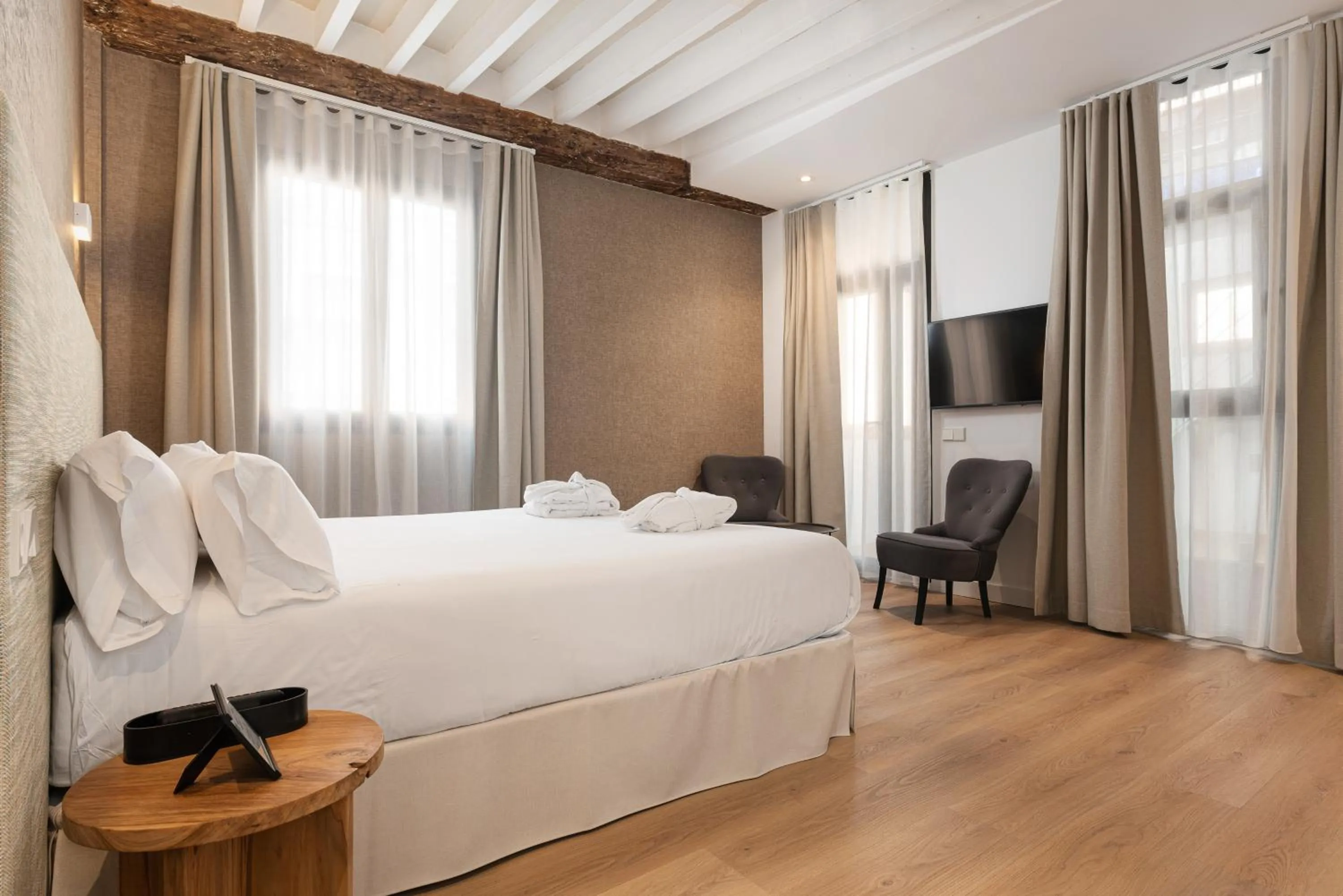 Bedroom, Bed in Brondo Architect Hotel