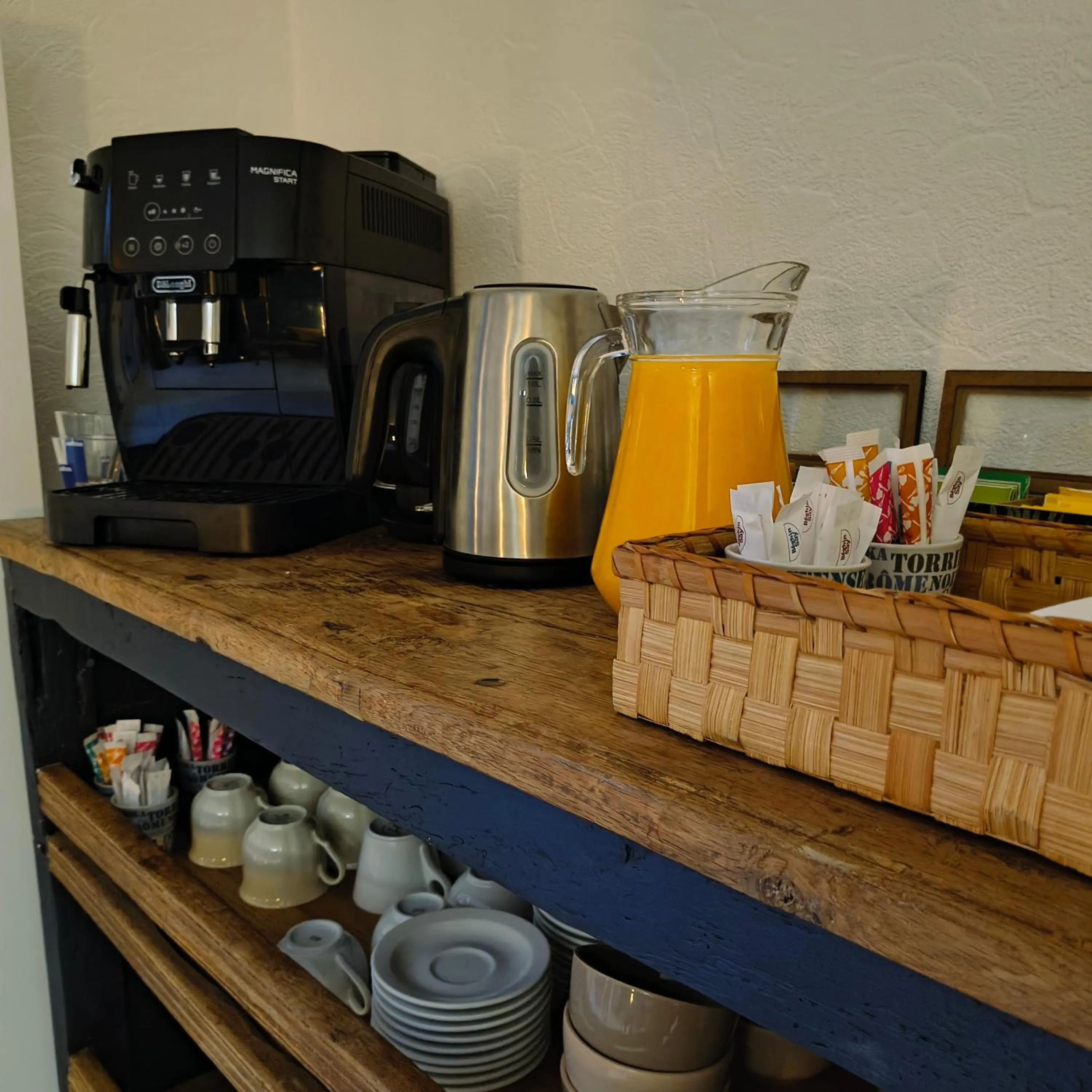 Coffee/tea facilities in La Girouardière