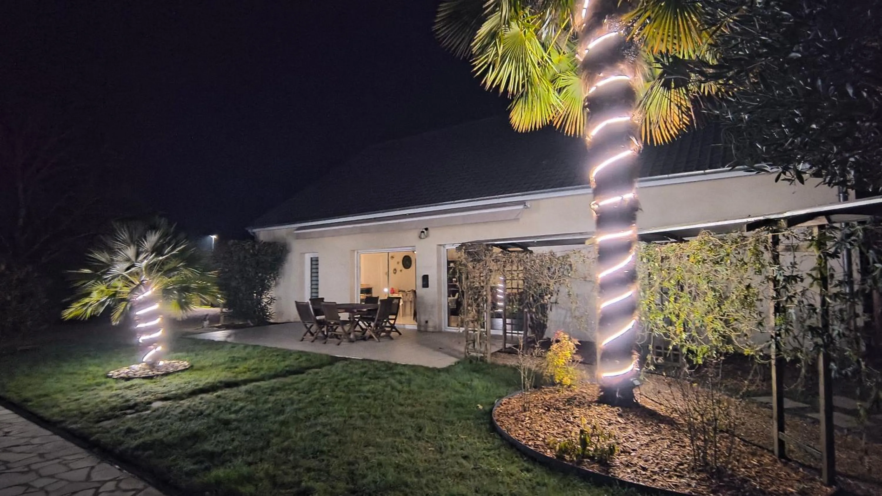 Communal lounge/ TV room in La Girouardière