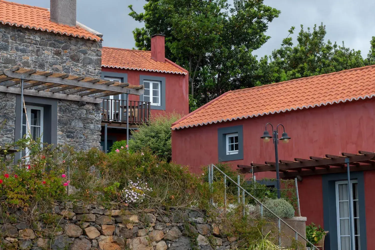 Property building in Quinta das Vinhas Property building in Quinta das Vinhas