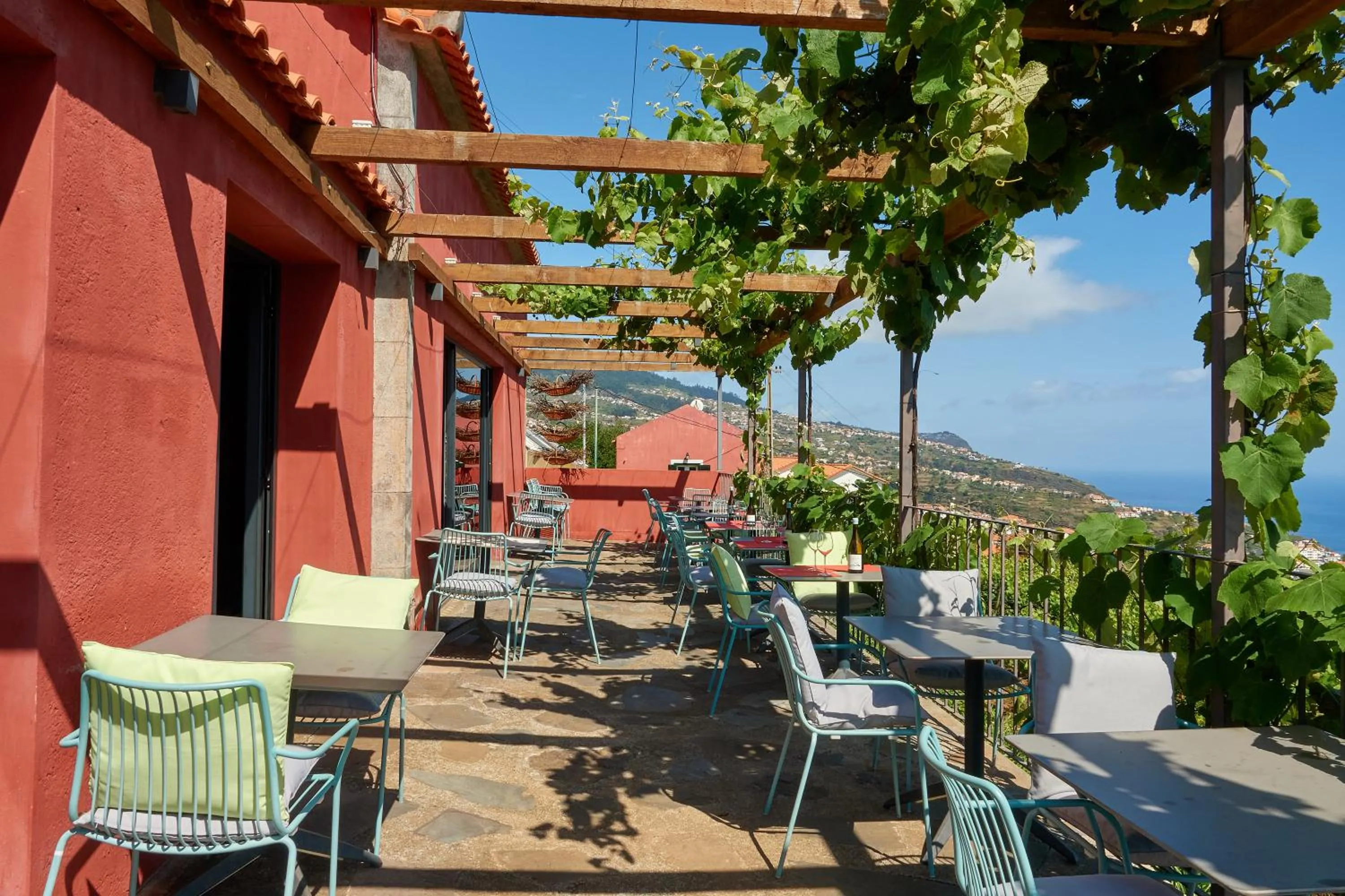 Restaurant/places to eat in Quinta das Vinhas