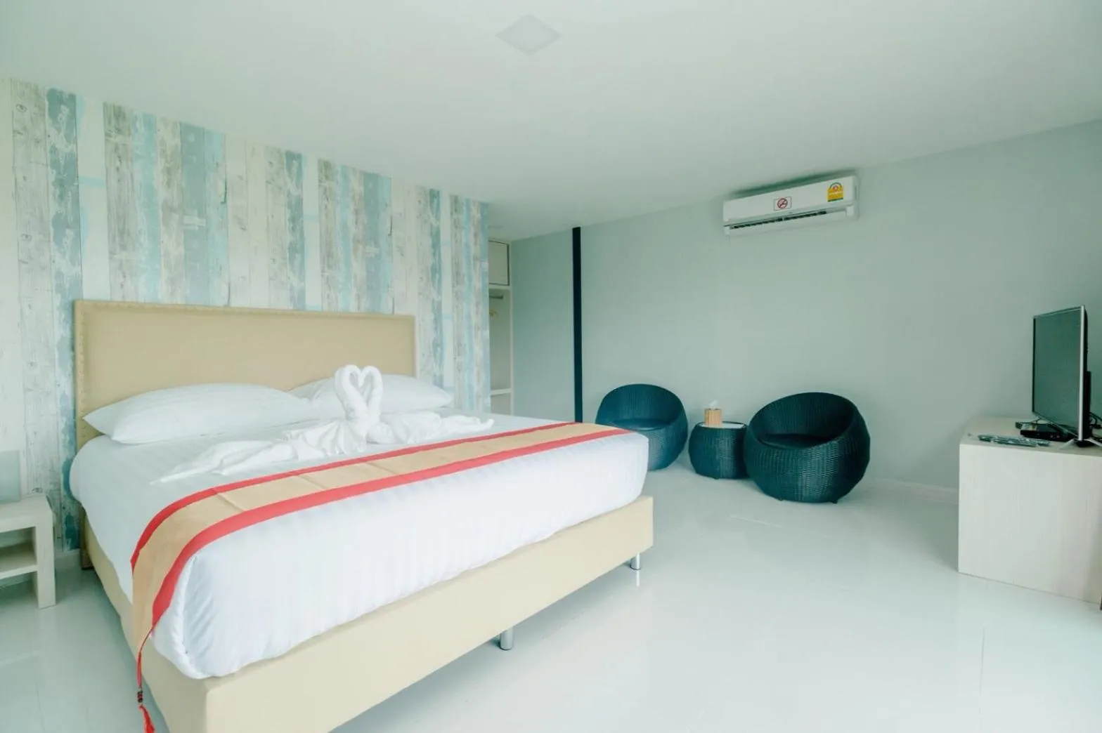 Bed in Mae On Village Resort