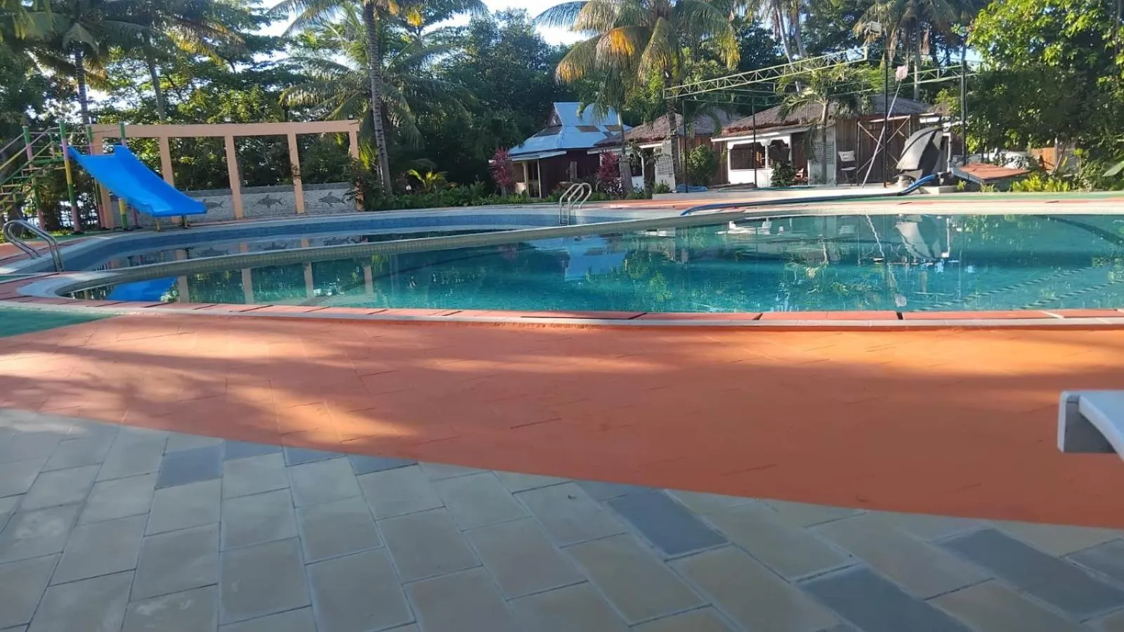 Swimming pool in Hotel Wailiti