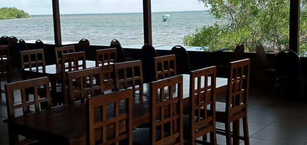 Restaurant/places to eat in Hotel Wailiti