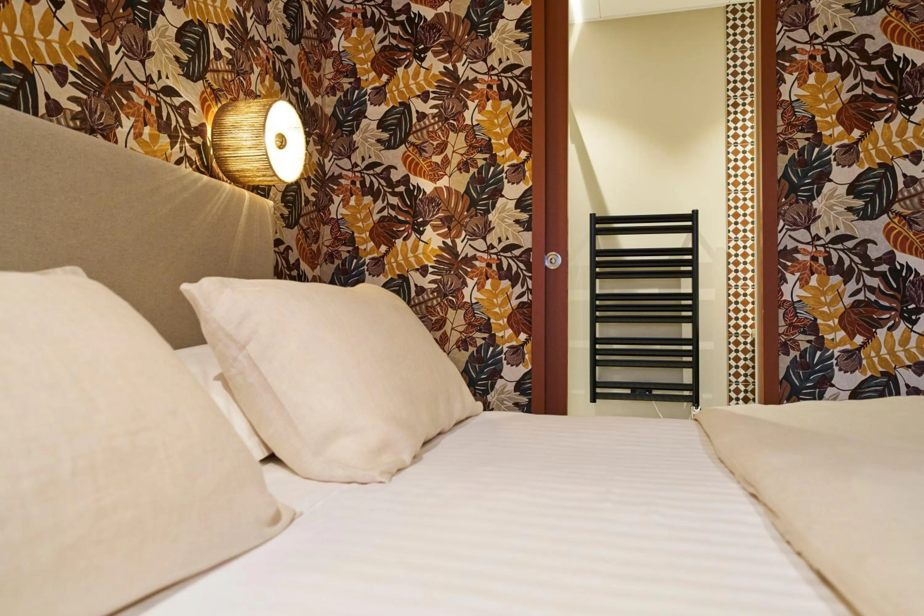 Photo of the whole room, Bed in Hôtel le Corbusson Laval Ouest