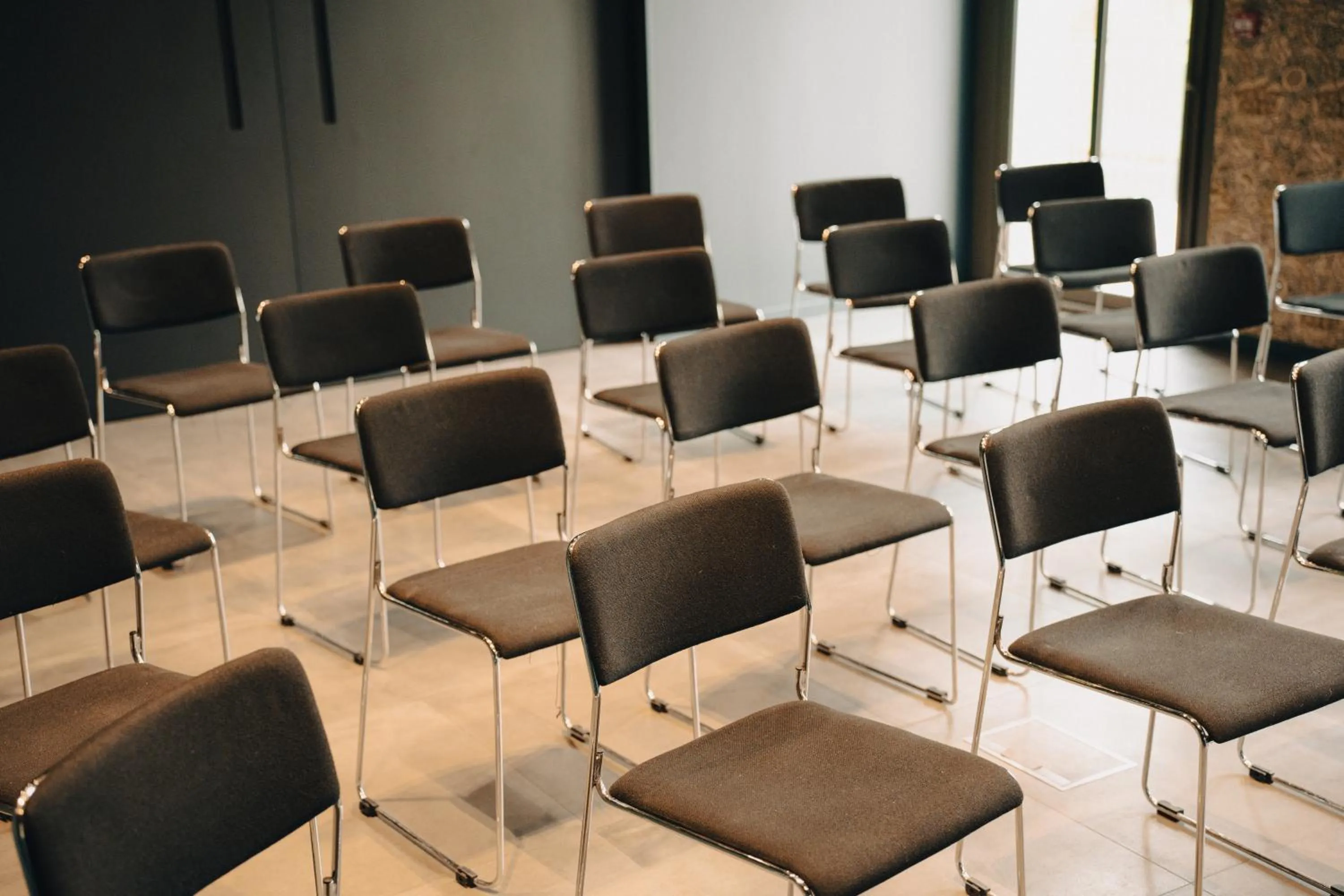Meeting/conference room in Hôtel le Corbusson Laval Ouest