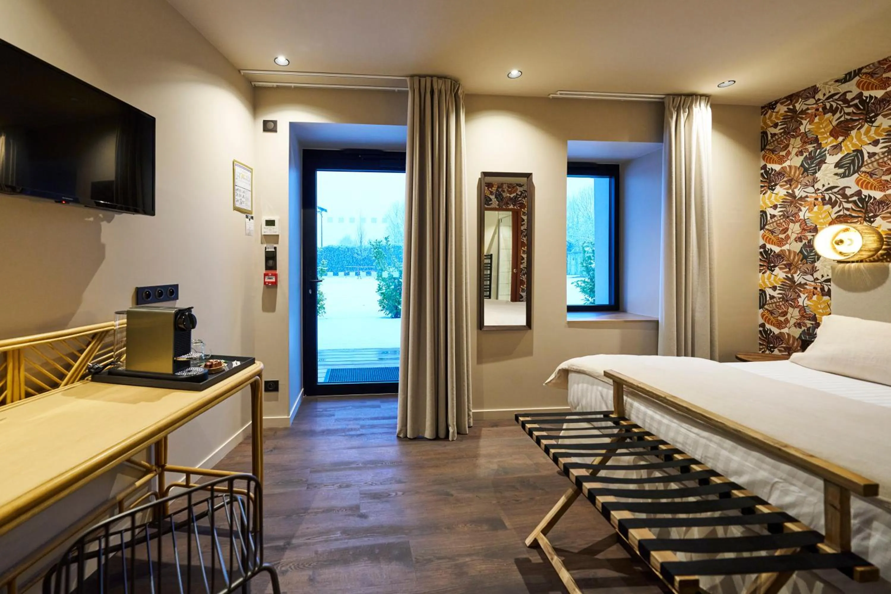 Photo of the whole room, Bed in Hôtel le Corbusson Laval Ouest