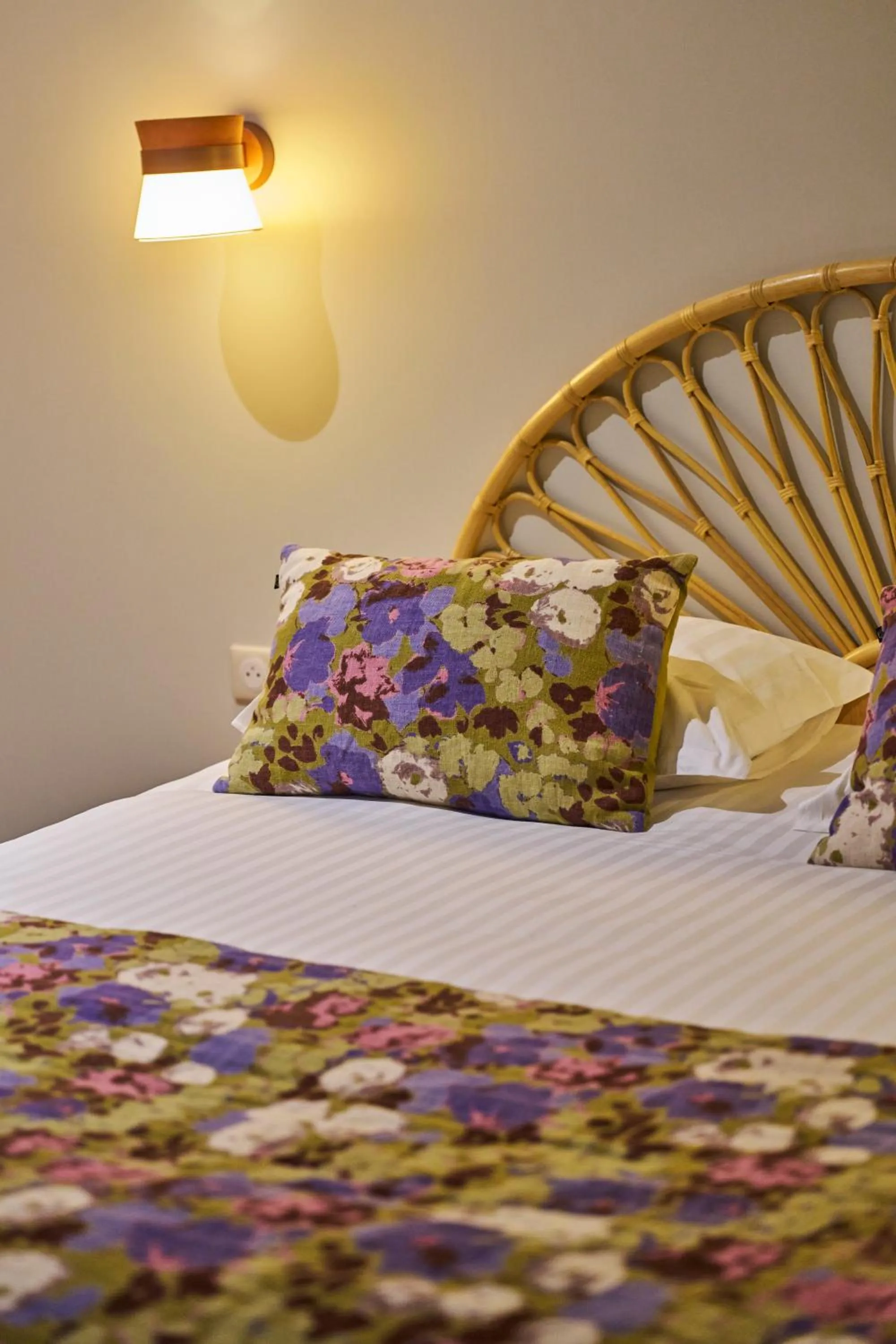 Decorative detail, Bed in Hôtel le Corbusson Laval Ouest