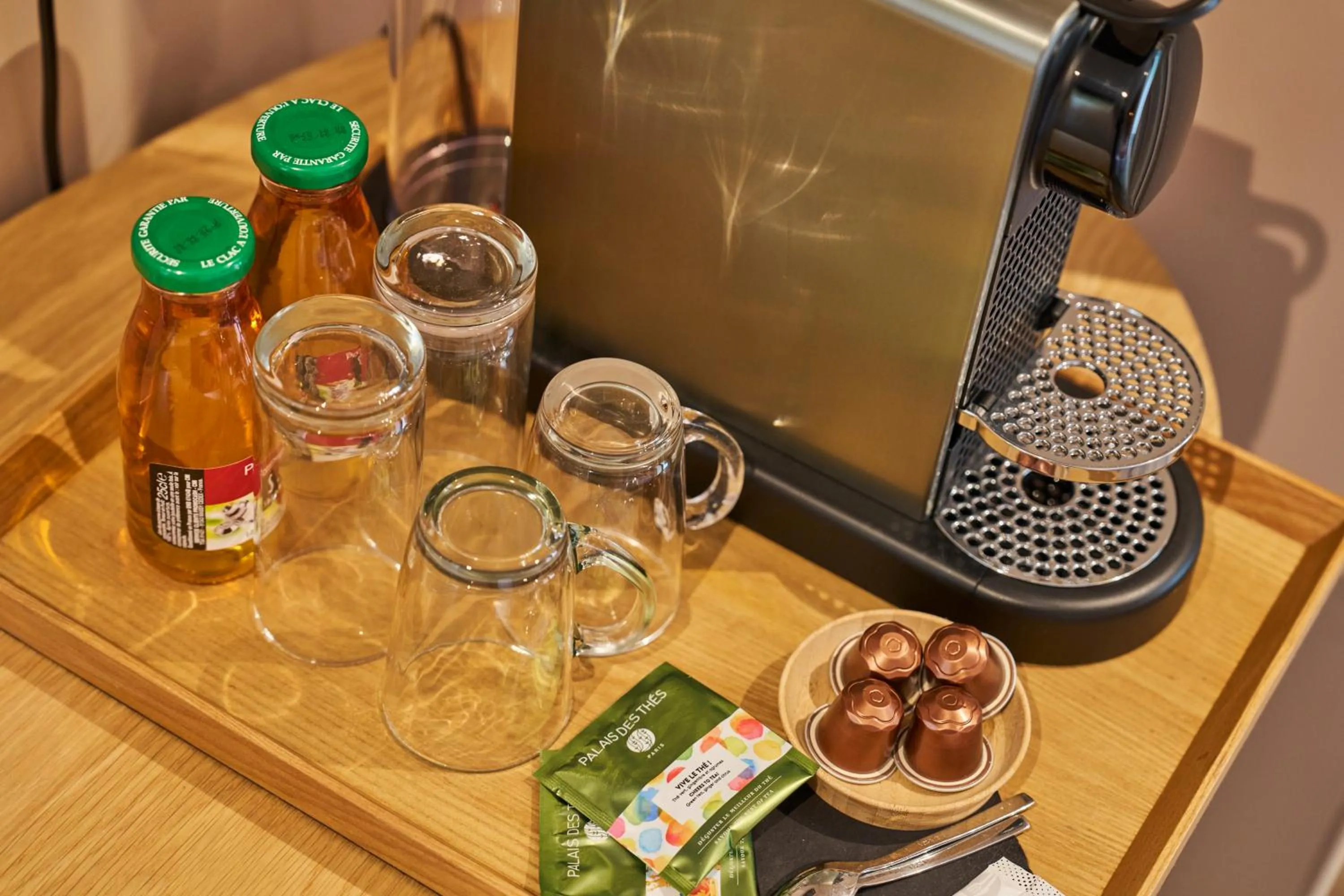 Coffee/tea facilities in Hôtel le Corbusson Laval Ouest
