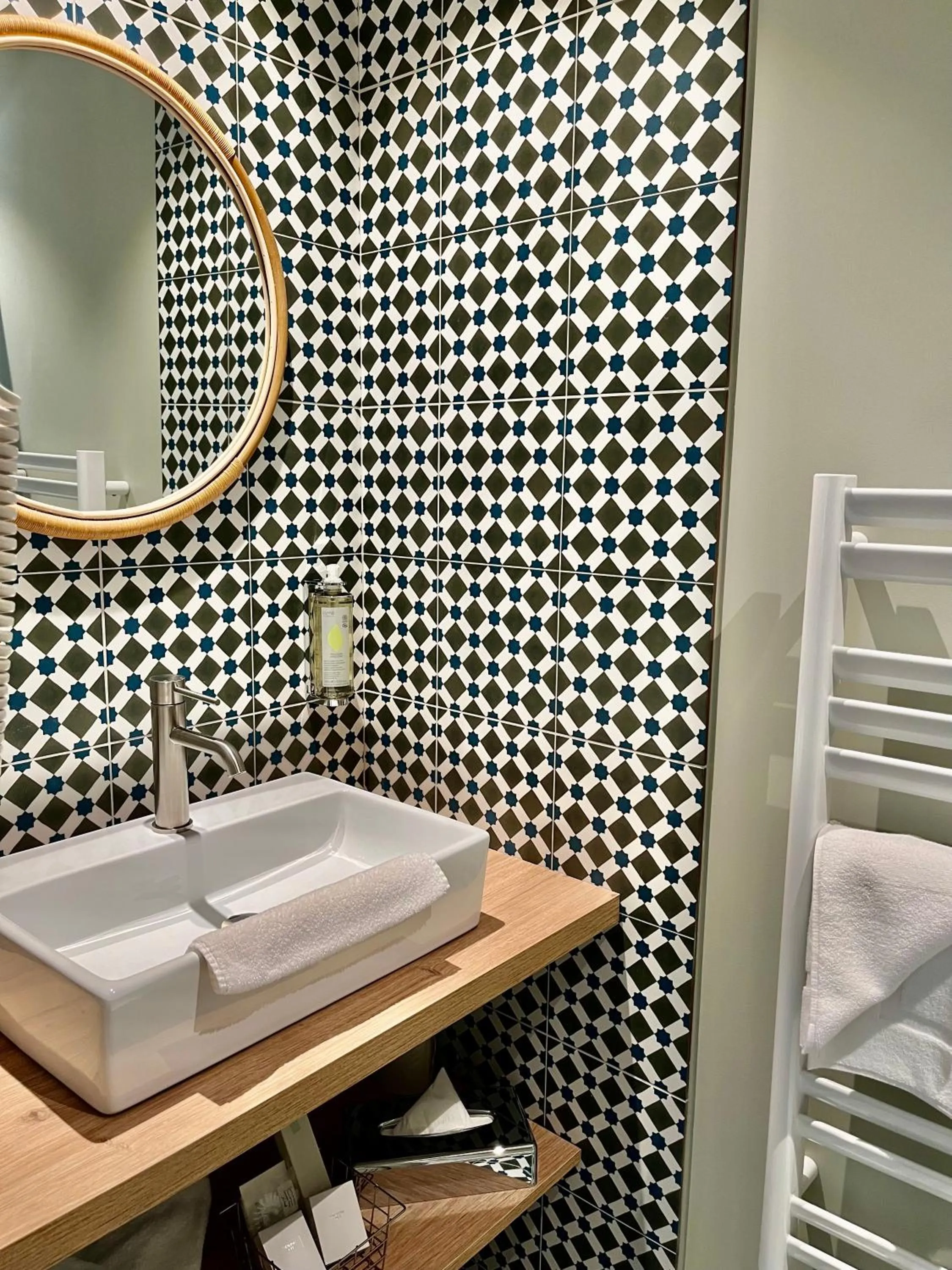 Bathroom in Hôtel le Corbusson