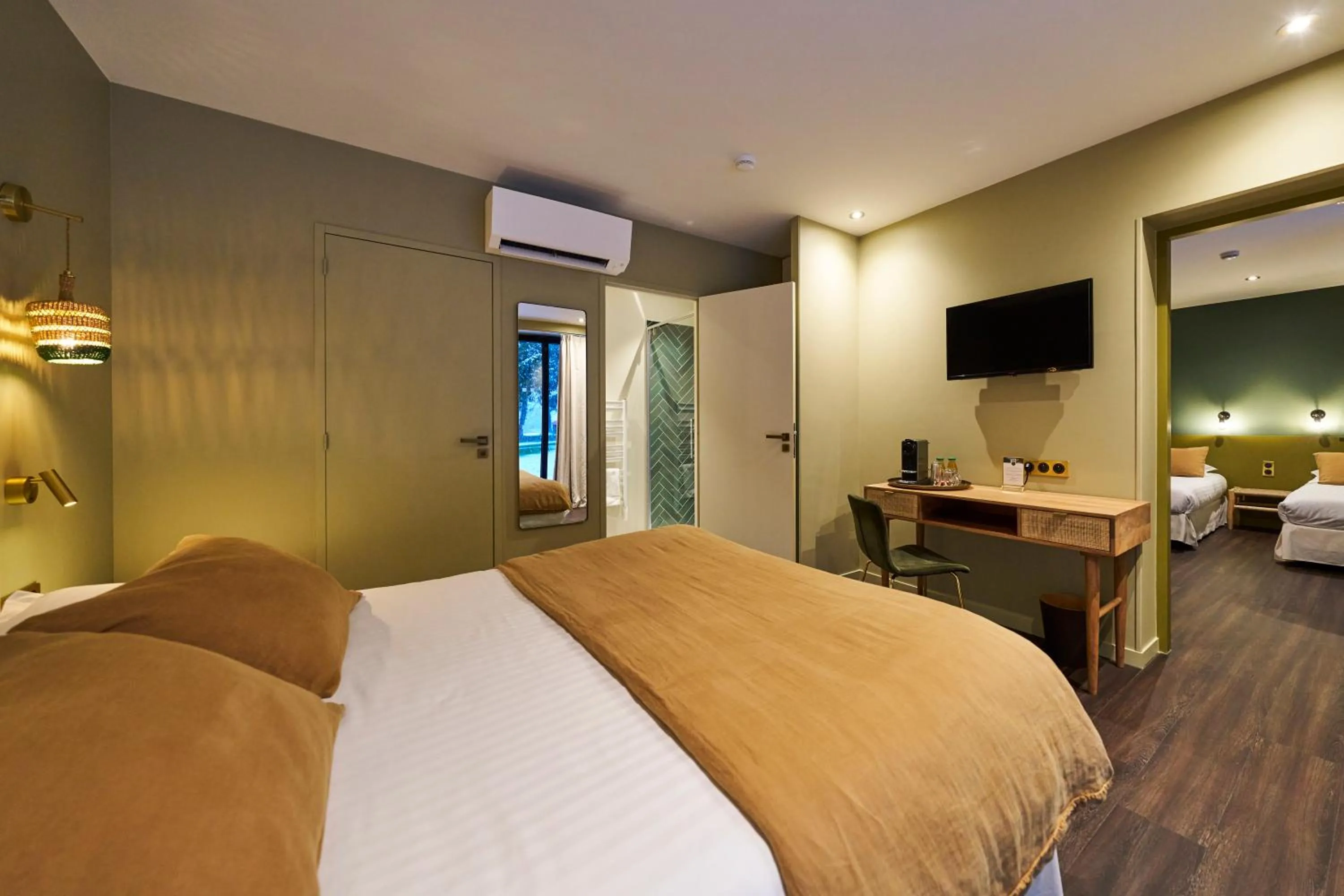 Photo of the whole room, Bed in Hôtel le Corbusson Laval Ouest