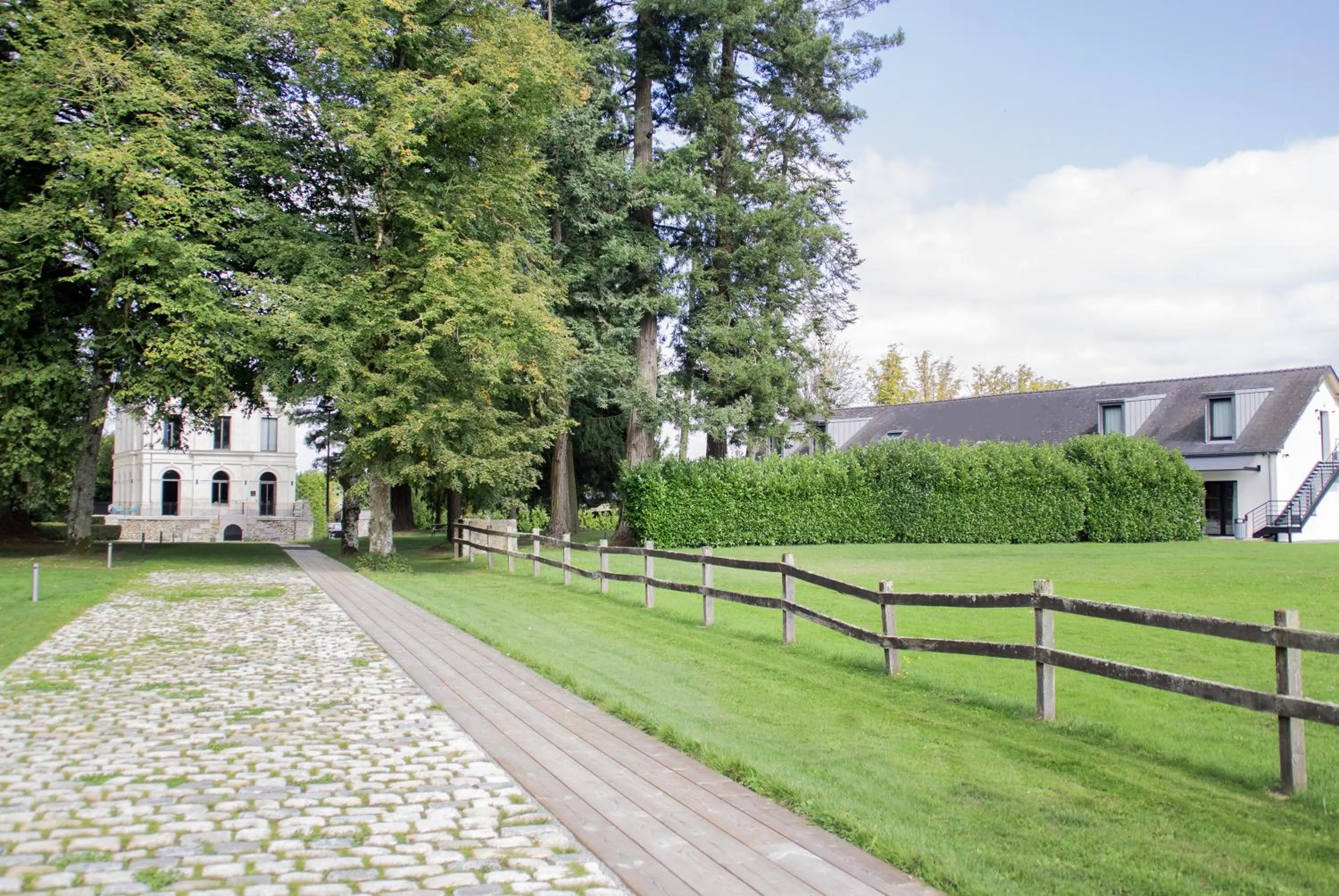 Spring in Hôtel le Corbusson Laval Ouest