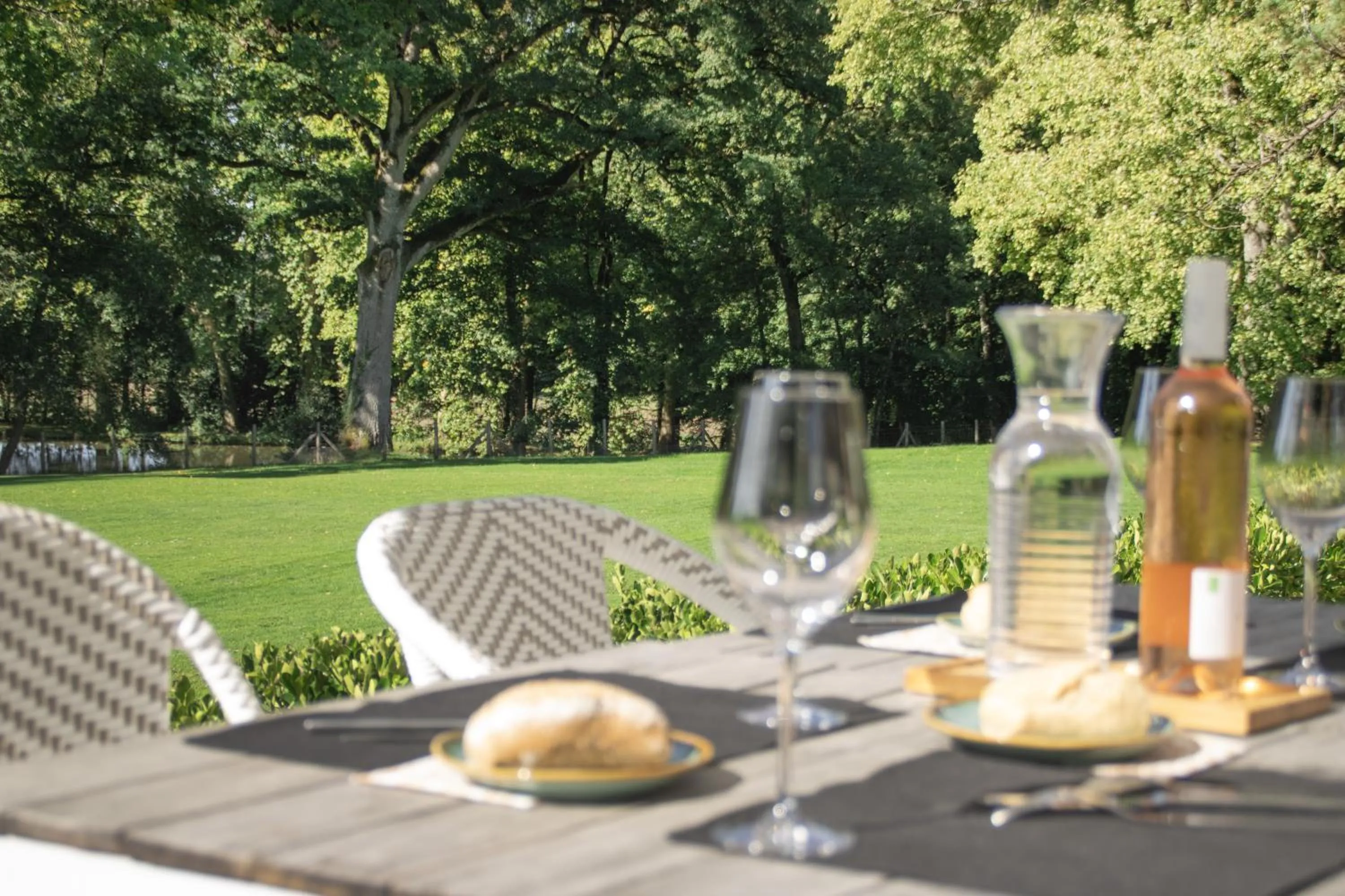 Patio in Hôtel le Corbusson Laval Ouest