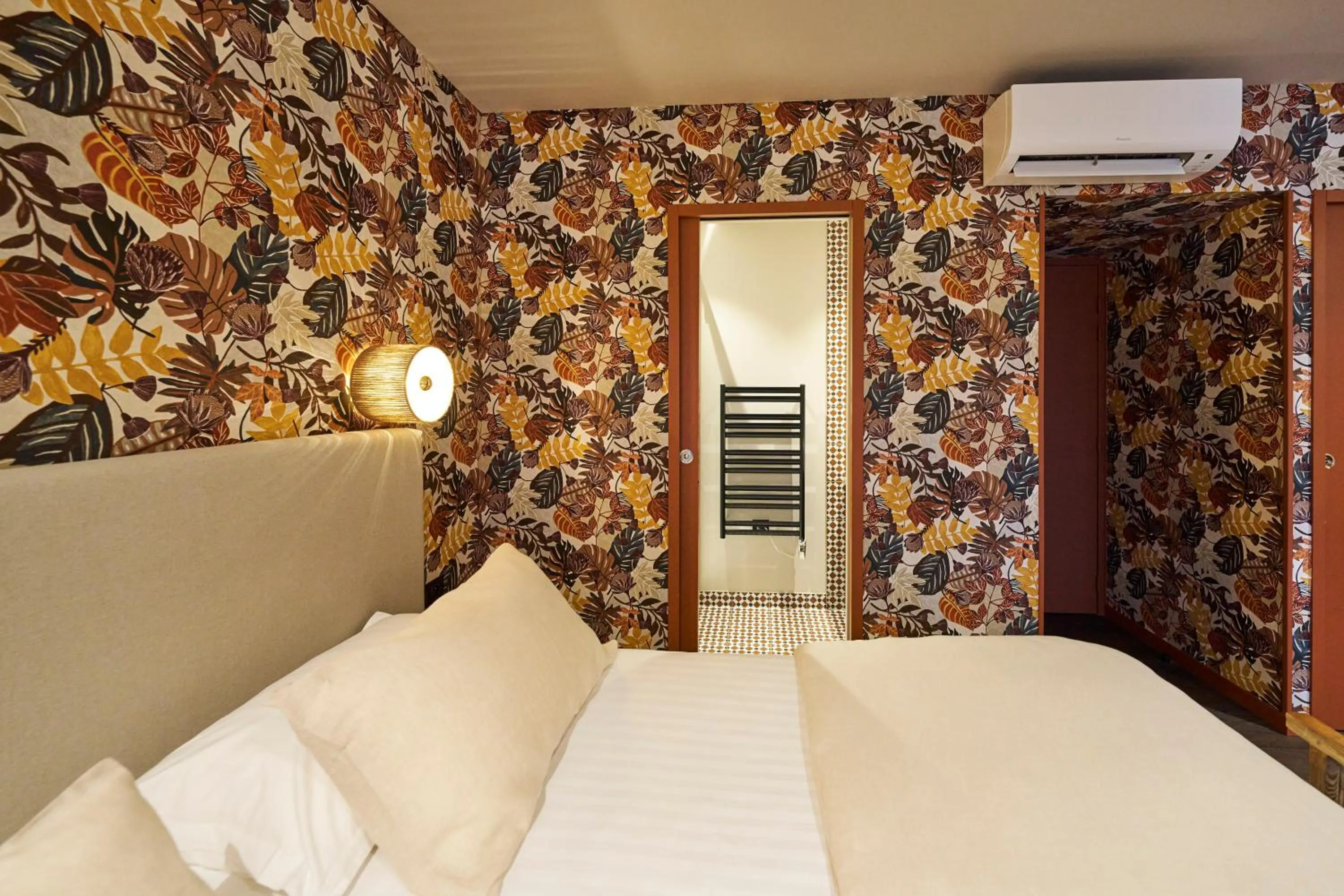 Photo of the whole room, Bed in Hôtel le Corbusson Laval Ouest