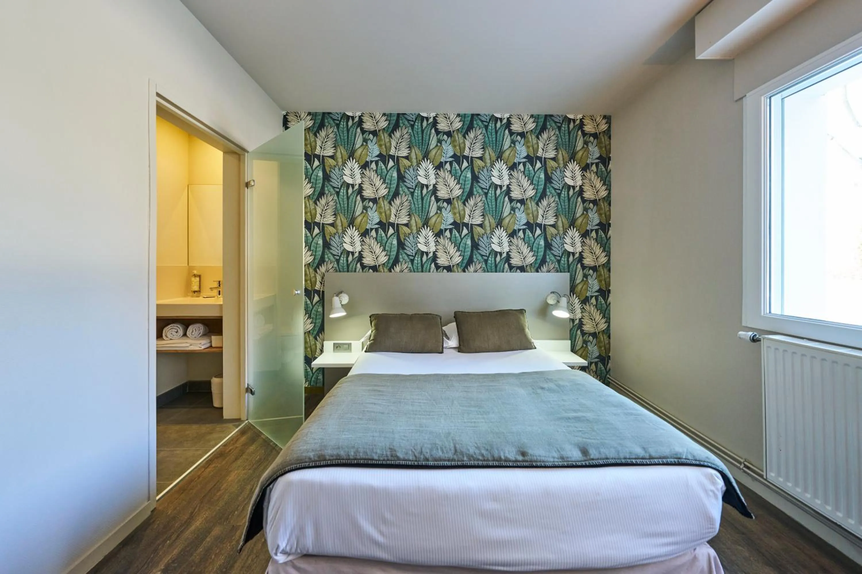 Photo of the whole room, Bed in Hôtel le Corbusson Laval Ouest