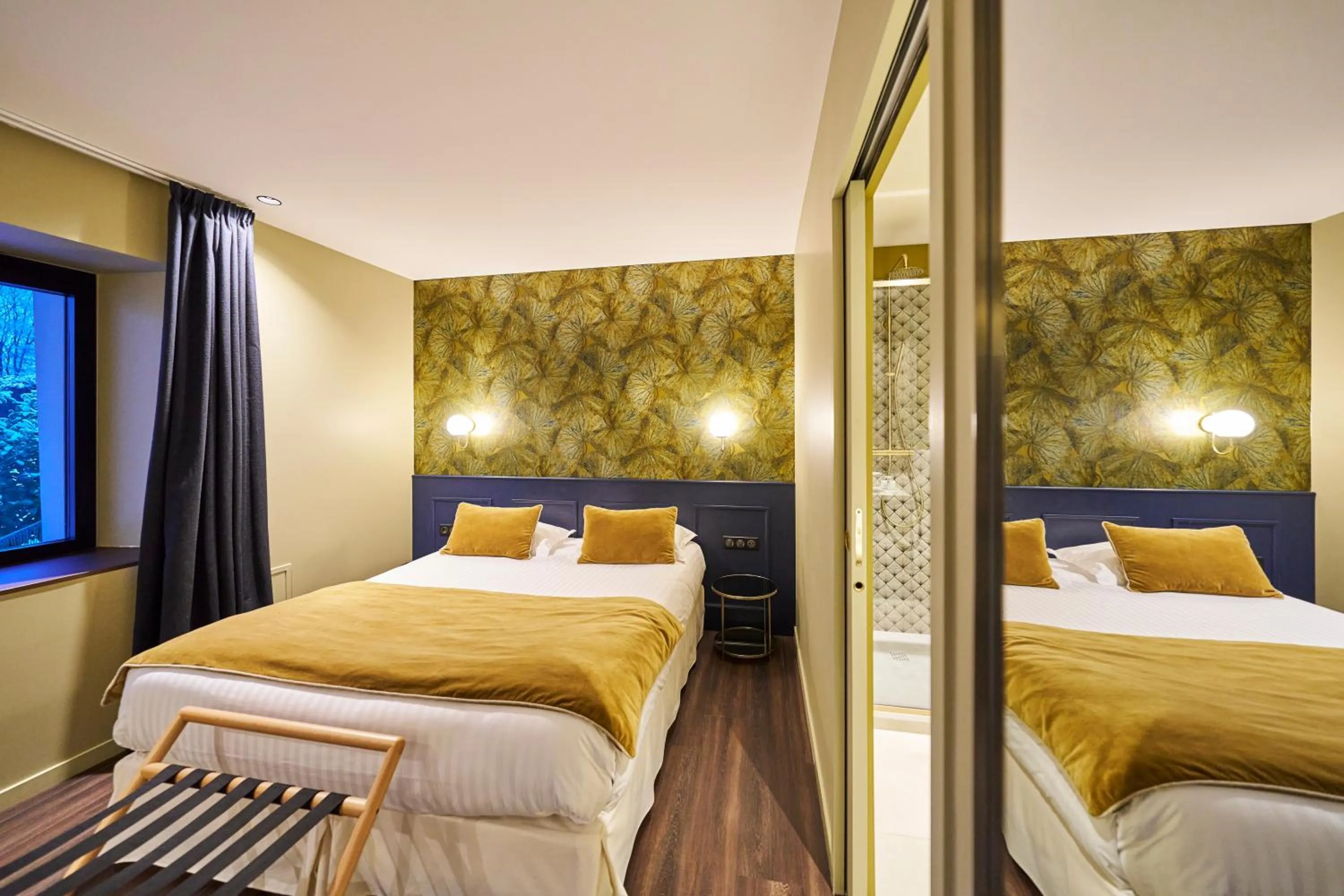 Photo of the whole room, Bed in Hôtel le Corbusson Laval Ouest