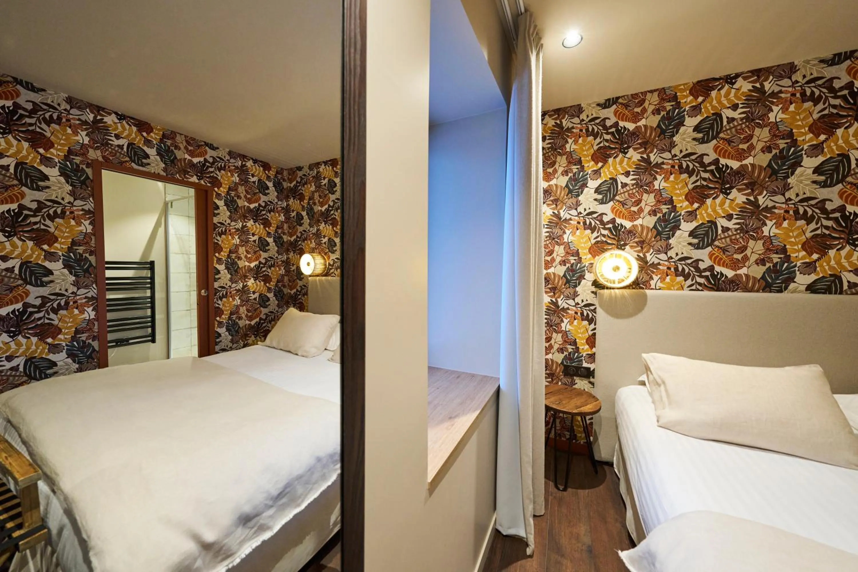 Photo of the whole room, Bed in Hôtel le Corbusson Laval Ouest