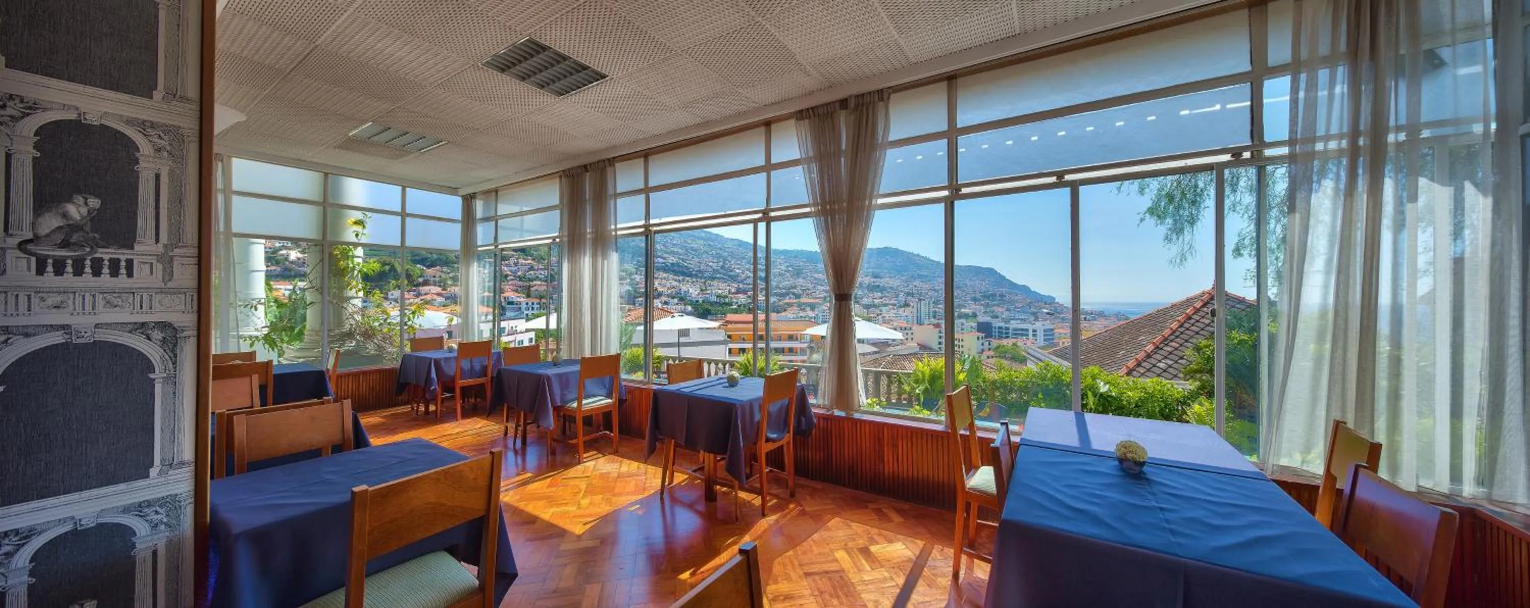 Restaurant/places to eat in Hotel Monte Carlo